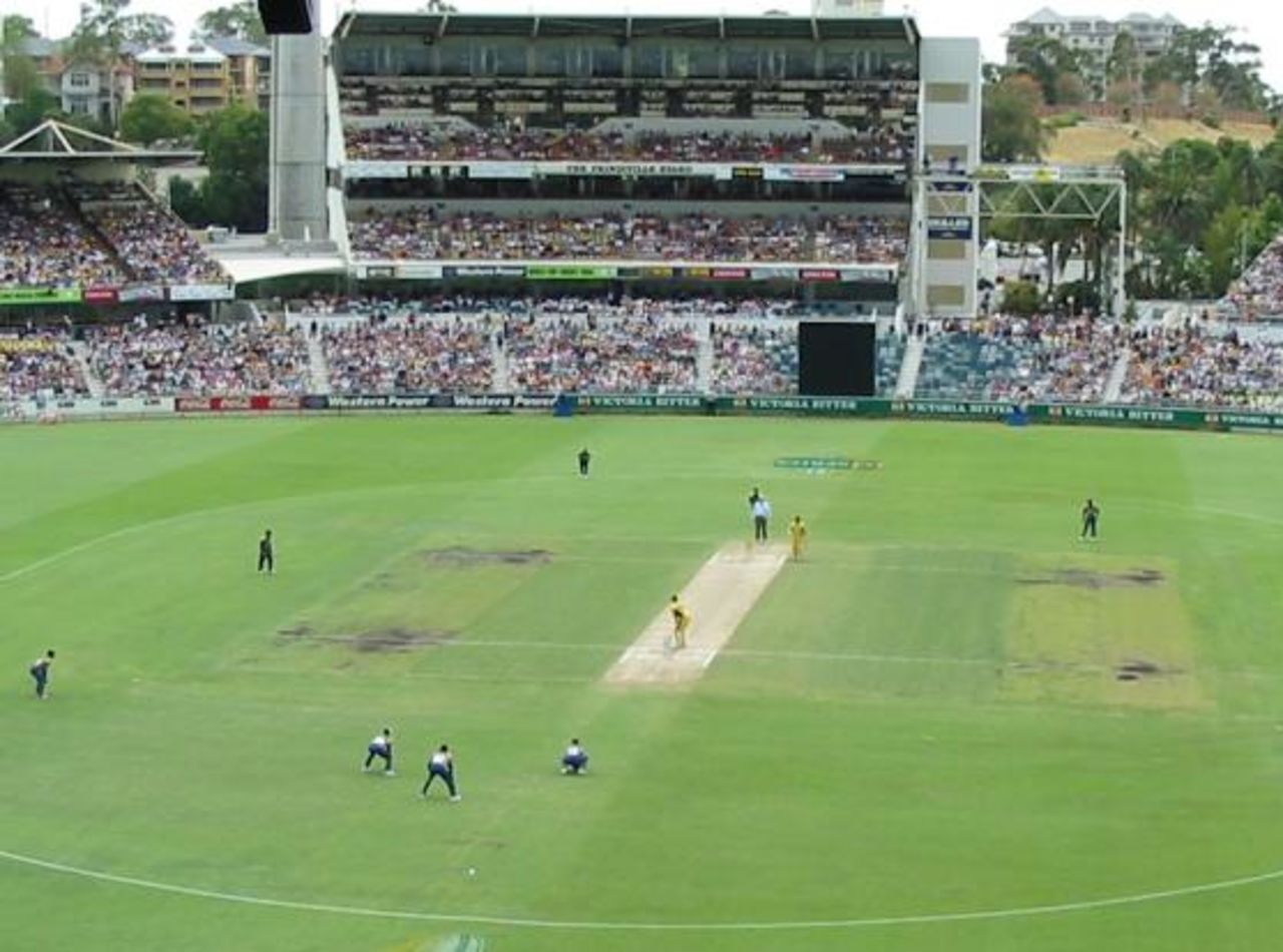 Chaminda Vaas to Matthew Hayden in the VB Series match at Perth - Australia went on to beat Sri Lanka by 142 runs