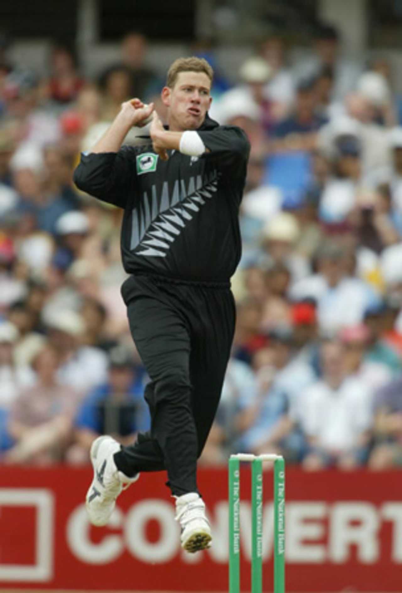 New Zealand bowler Jacob Oram delivers a ball during his spell of 5-26 off 10 overs. 1st ODI: New Zealand v India at Eden Park, Auckland, 26 December 2002.