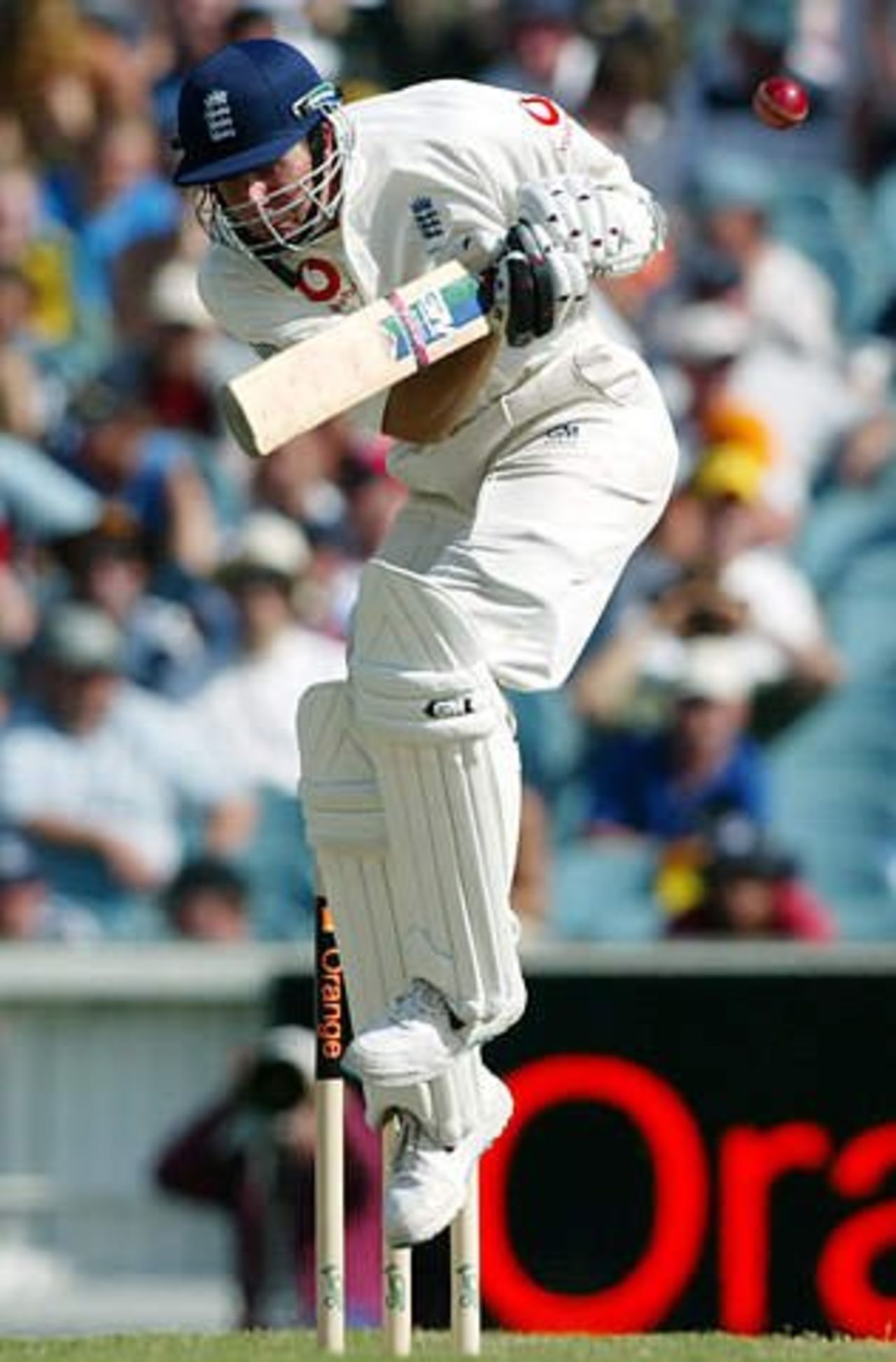 Michael Vaughan ducks underneath a Brett Lee bouncer during the 4th Ashes Test in Melbourne, 28 Dec 2002