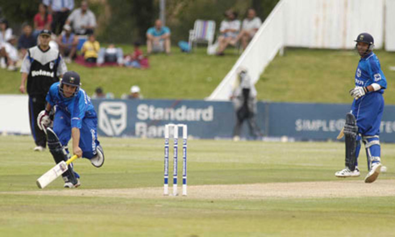 JP Duminy is almost run out with Ashwell Prince and Charl Langeveldt looking on