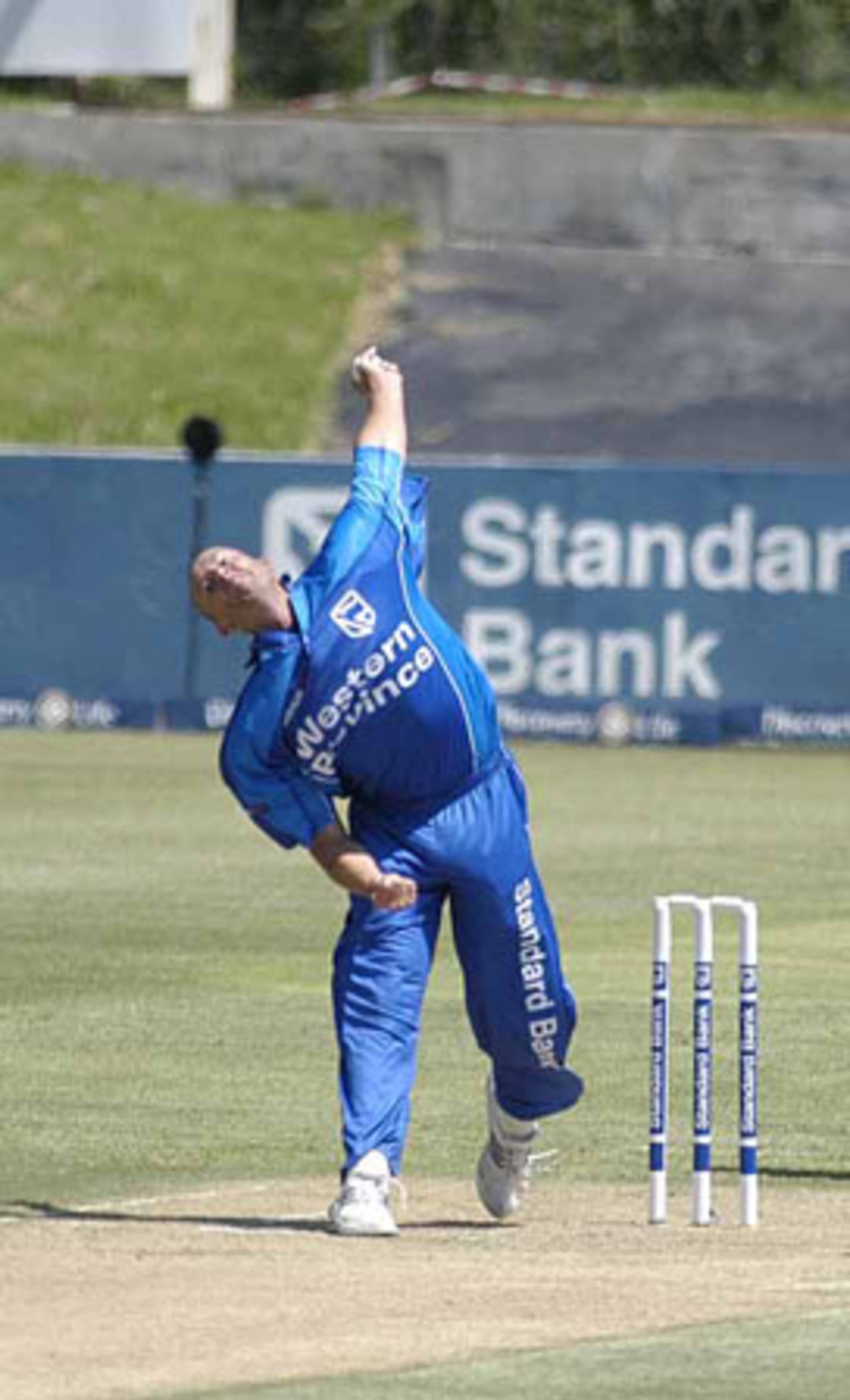 Charl Willoughby in full delivery stride against Boland