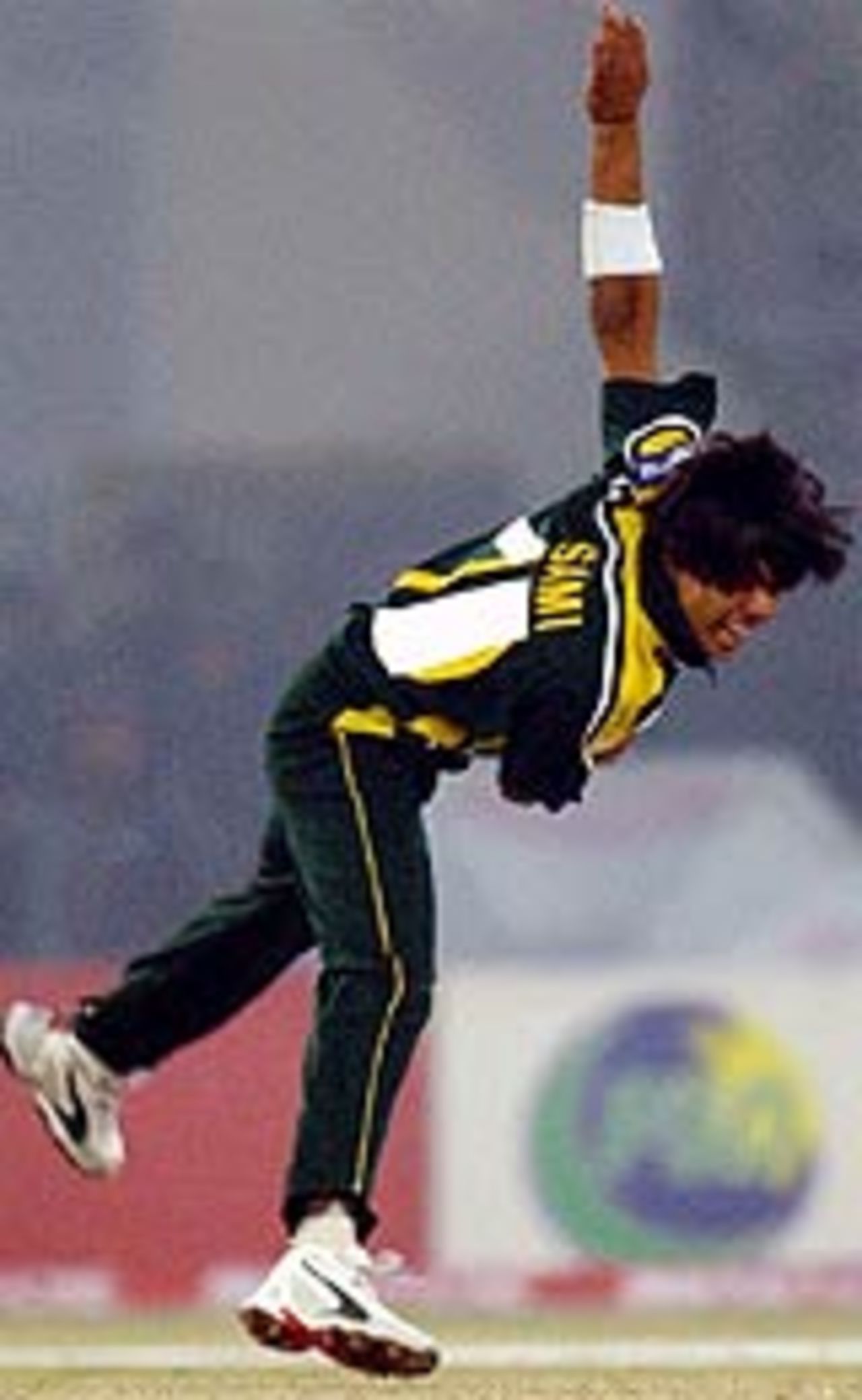 Mohammad Sami lets it rip, Pakistan v New Zealand, 2nd ODI, Lahore, December 1, 2003