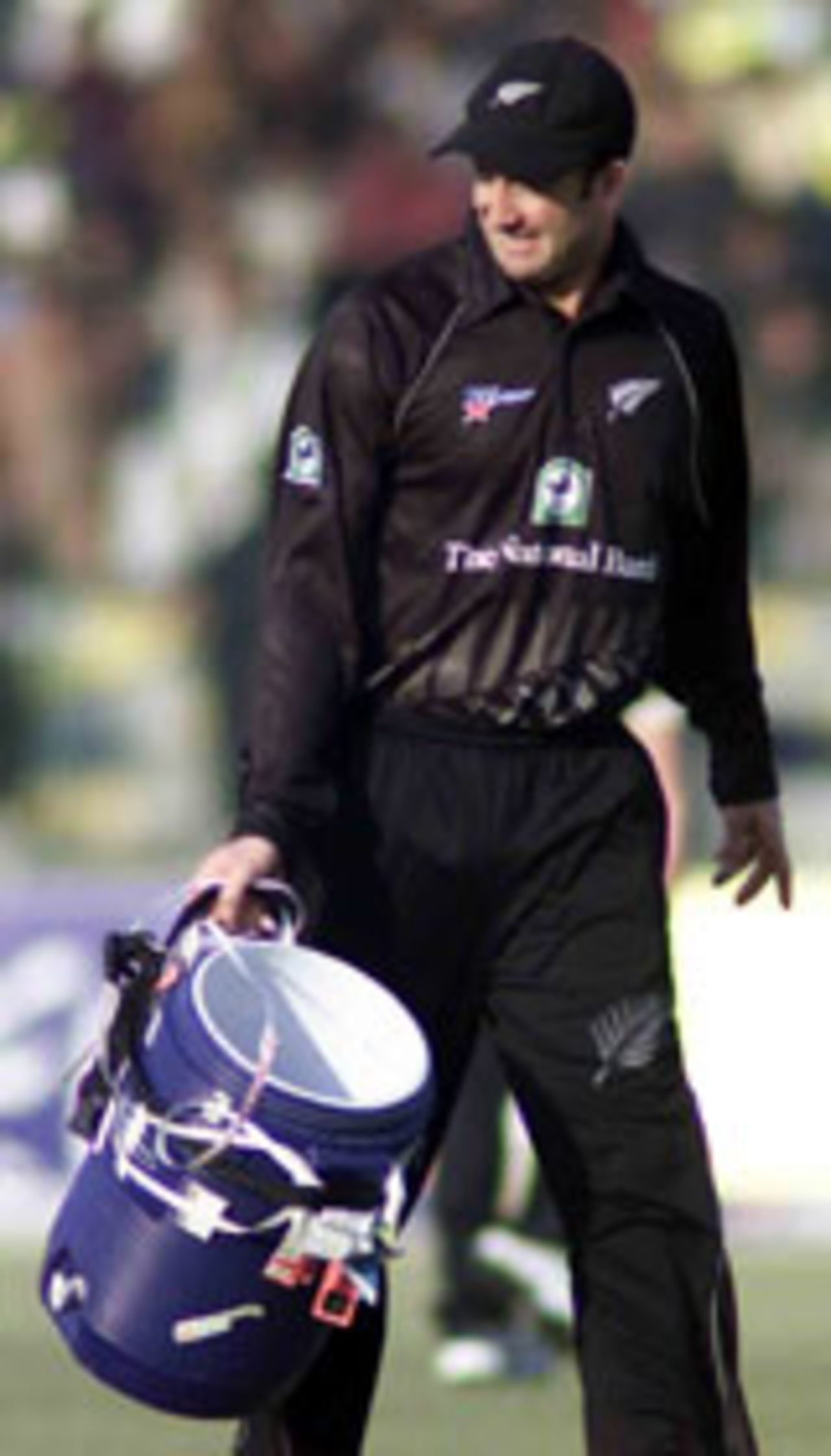 Chris Harris on duty with a bucket of drinks, Pakistan v New Zealand, 1st ODI, Lahore, November 29, 2003.