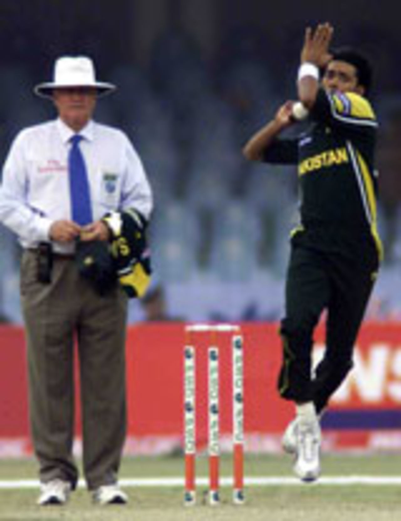 Mohammad Sami during his career best 5-wicket spell, Pakistan v New Zealand, 2nd ODI, Lahore, December 1, 2003.