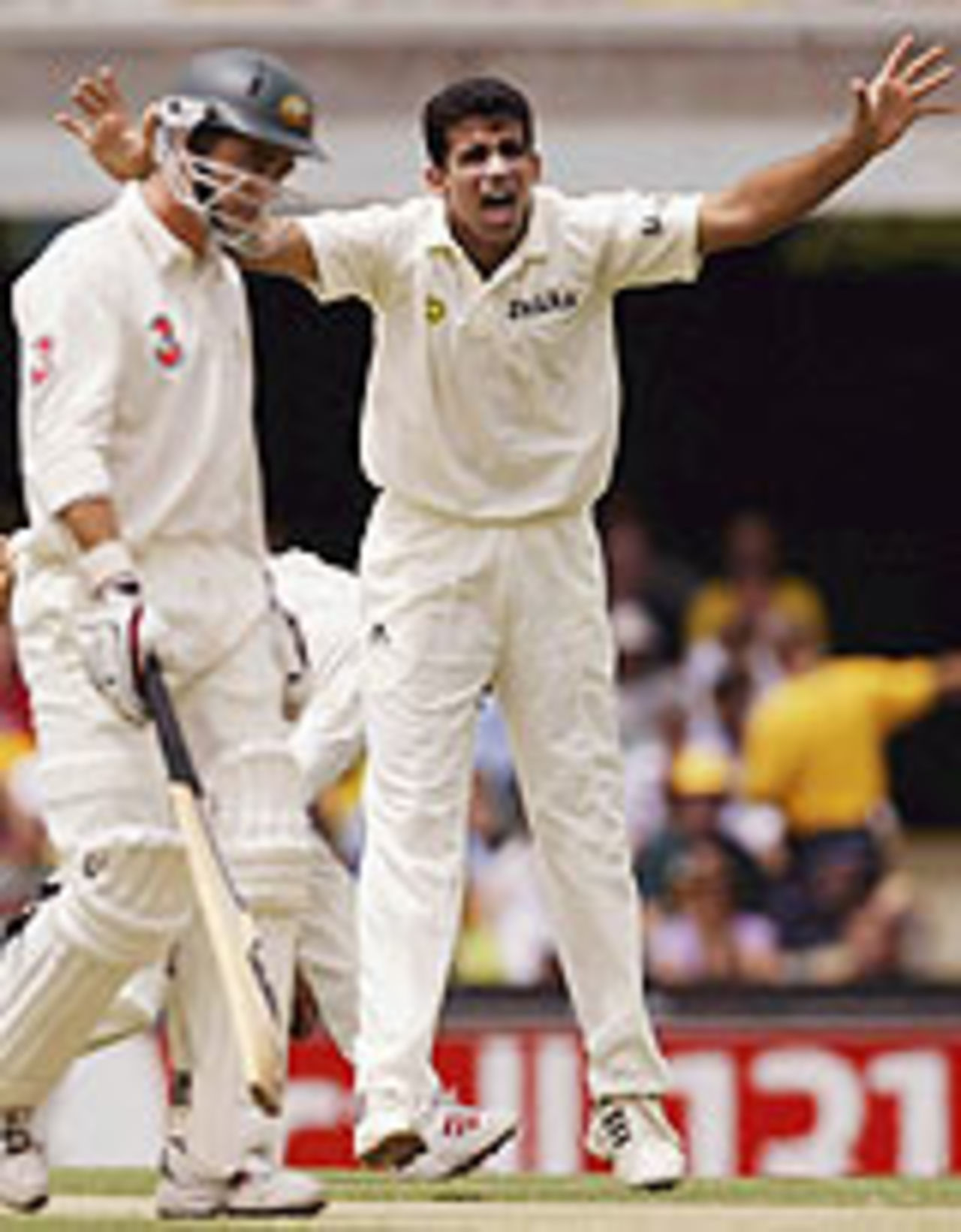 Zaheer Khan appeals but Justin Langer isn't bothered, Australia v India, 1st Test, Brisbane, Day 1, December 4, 2003