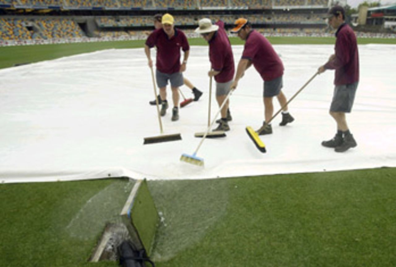Want to spend time in the middle? Be a groundsman. Australia v India, 1st Test, Brisbane, 2nd day, December 5, 2003