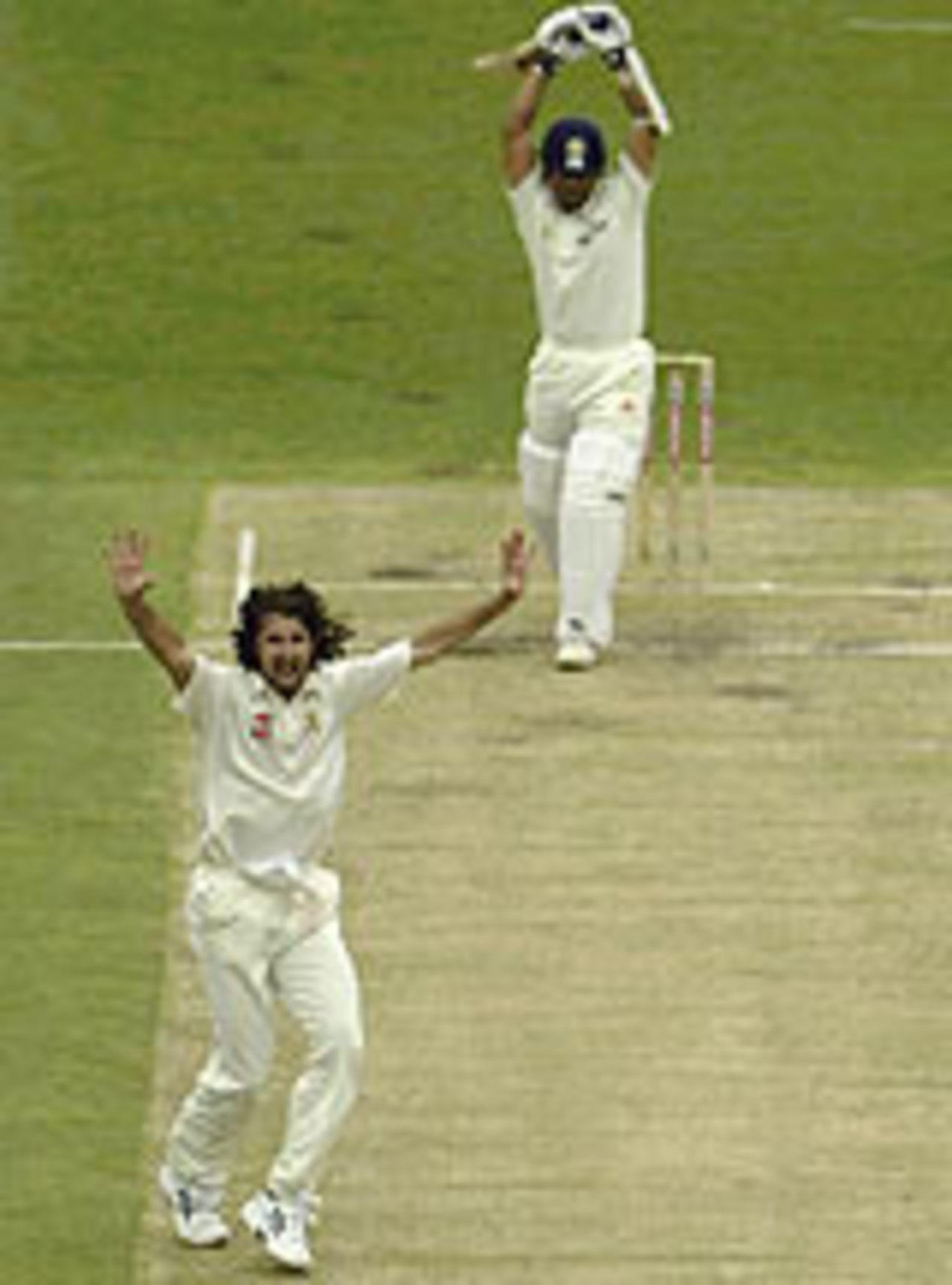 Jason Gillespie appeals after rapping Sachin Tendulkar on the pads, Australia v India, 1st Test, Brisbane, 4th day, December 7, 2003
