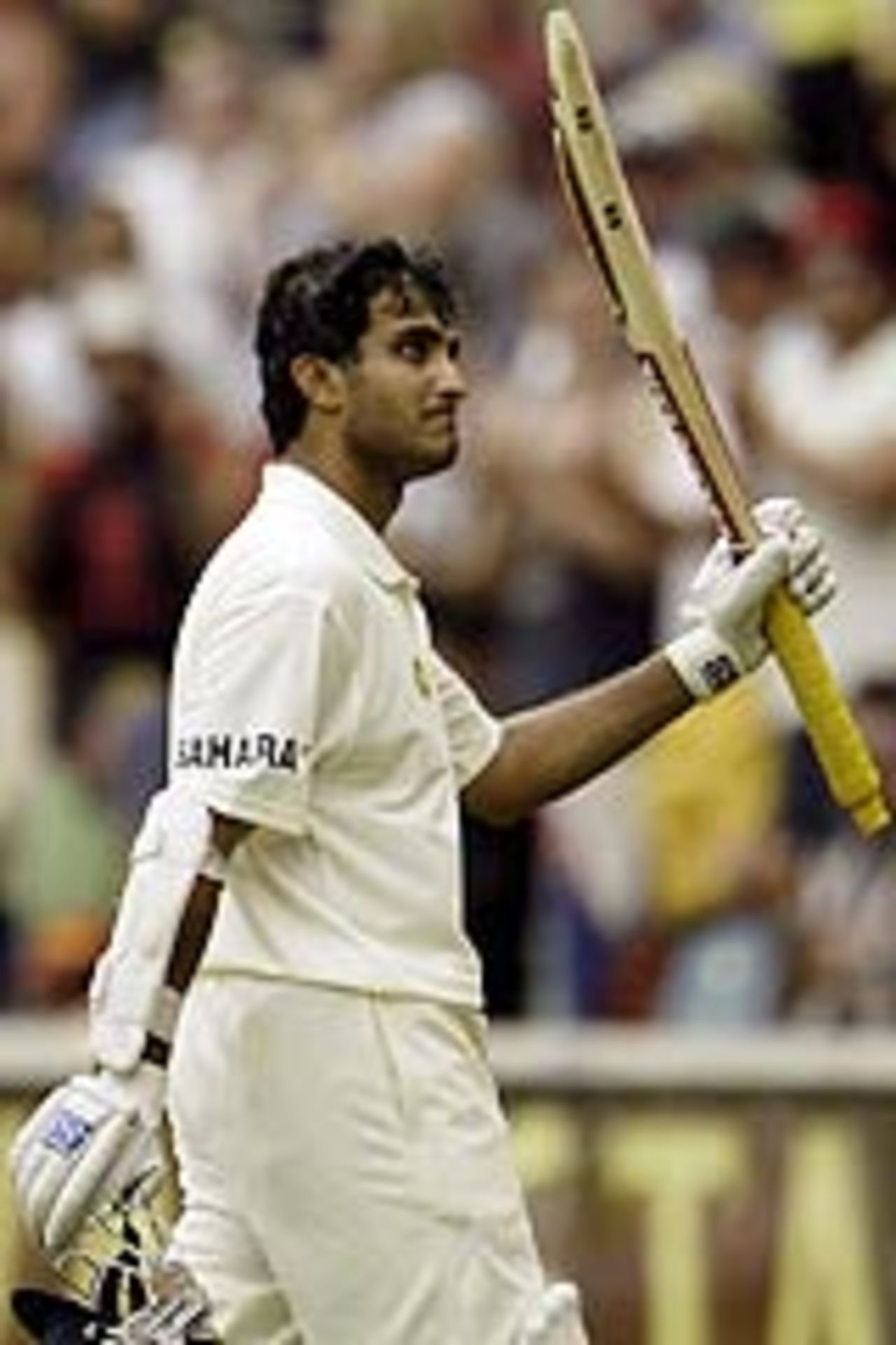 Sourav Ganguly acknowledges the applause, Australia v India, 1st Test, Brisbane, 4th day, December 7, 2003