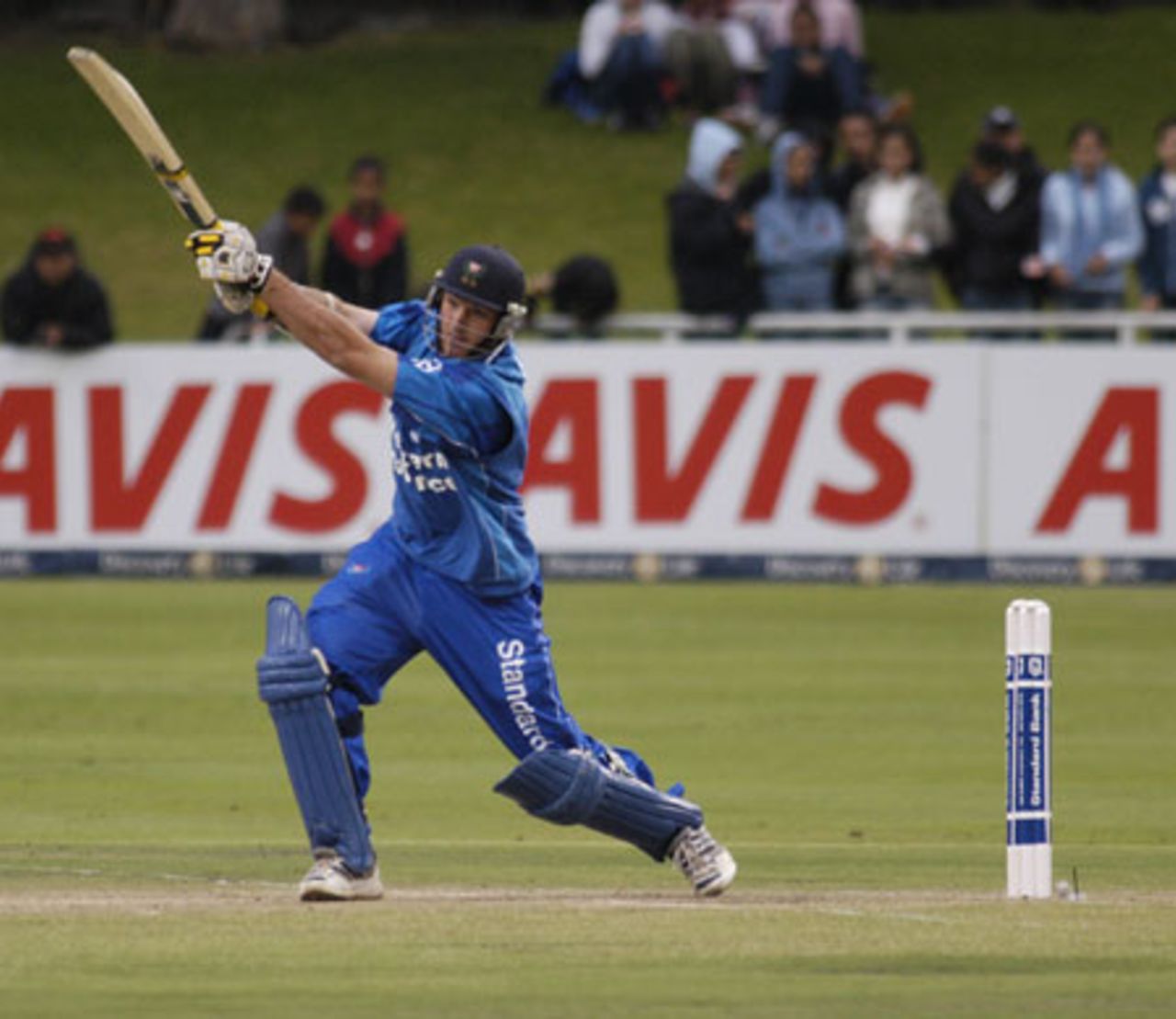 Graeme Smith drives into the covers at Newlands during last nights Çharity Shield match