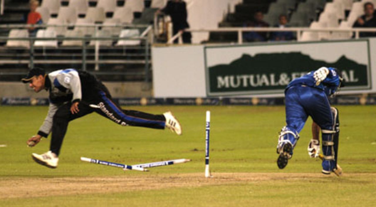 Justin Ontong runs out WP's JP Duminy during last nights Charity Shield match at Newlands