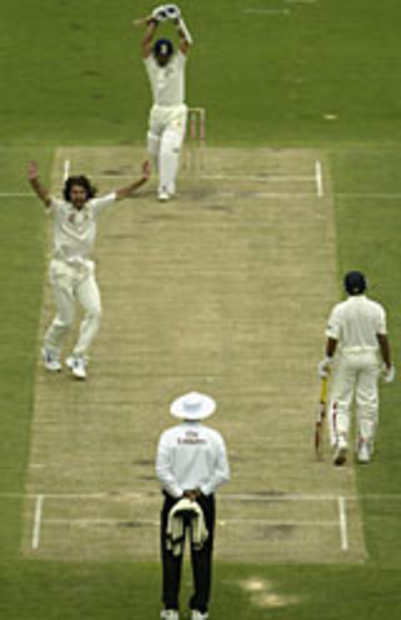 Jason Gillespie traps Sachin Tendulkar lbw, Australia v India, 1st Test, Brisbane, 3rd day, December 6, 2003