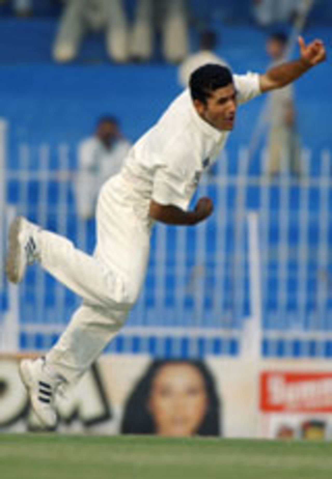Abdul Razzaq bowling, Pakistan v South Africa, Faisalabad, October 27, 2003