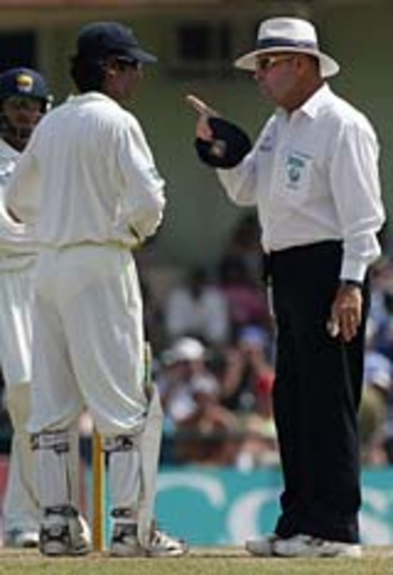 Daryl Harper warns Kumar Sangakkara about excessive appealing, Sri Lanka v England, 2nd Test, Kandy, December 14, 2003