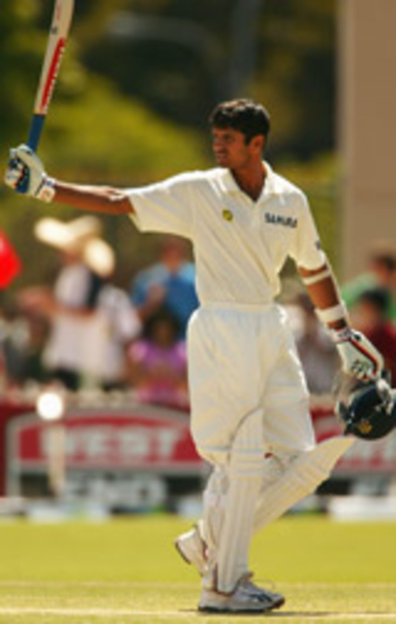Rahul Dravid acknowledges applause for his double hundred, Australia v India, 2nd Test, Adelaide, December 15, 2003