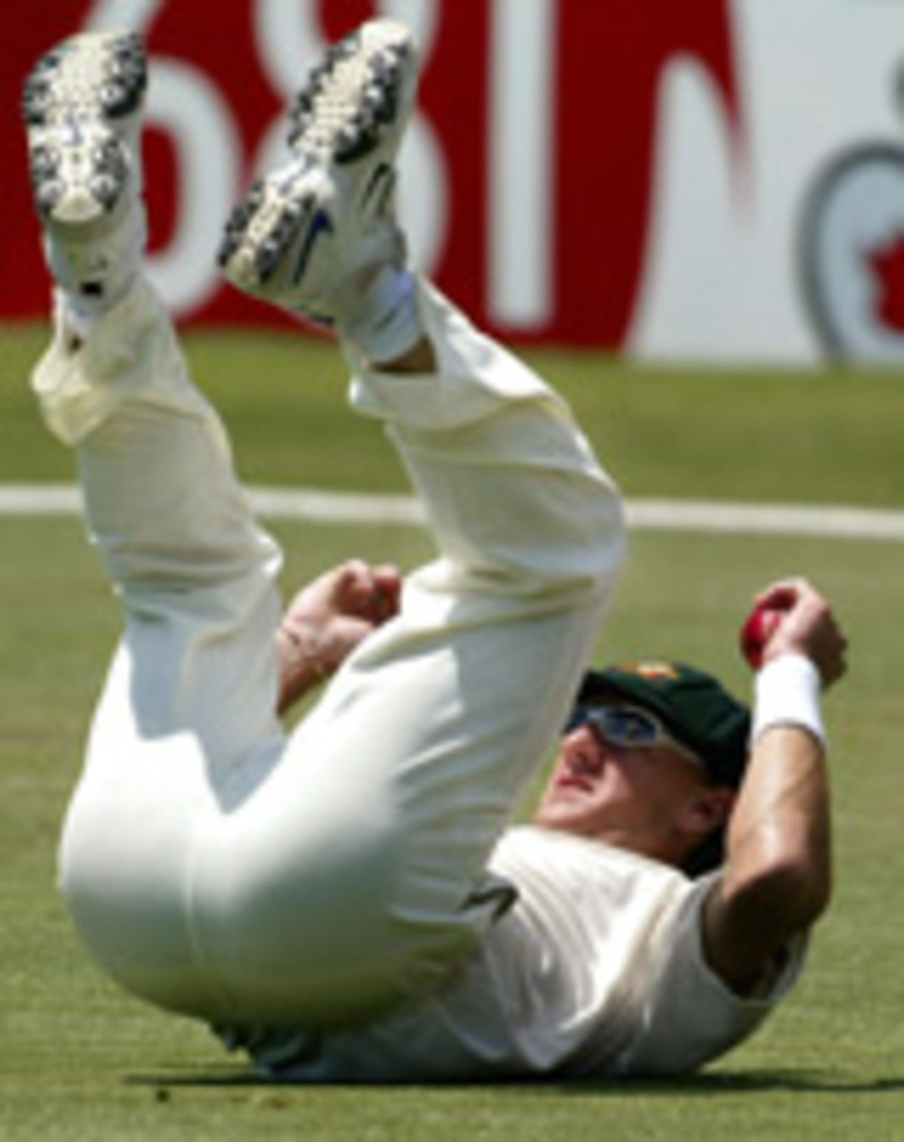 Andy Bichel takes a catch to dismiss Rahul Dravid, Australia v India, 2nd Test, Adelaide, December 15, 2003
