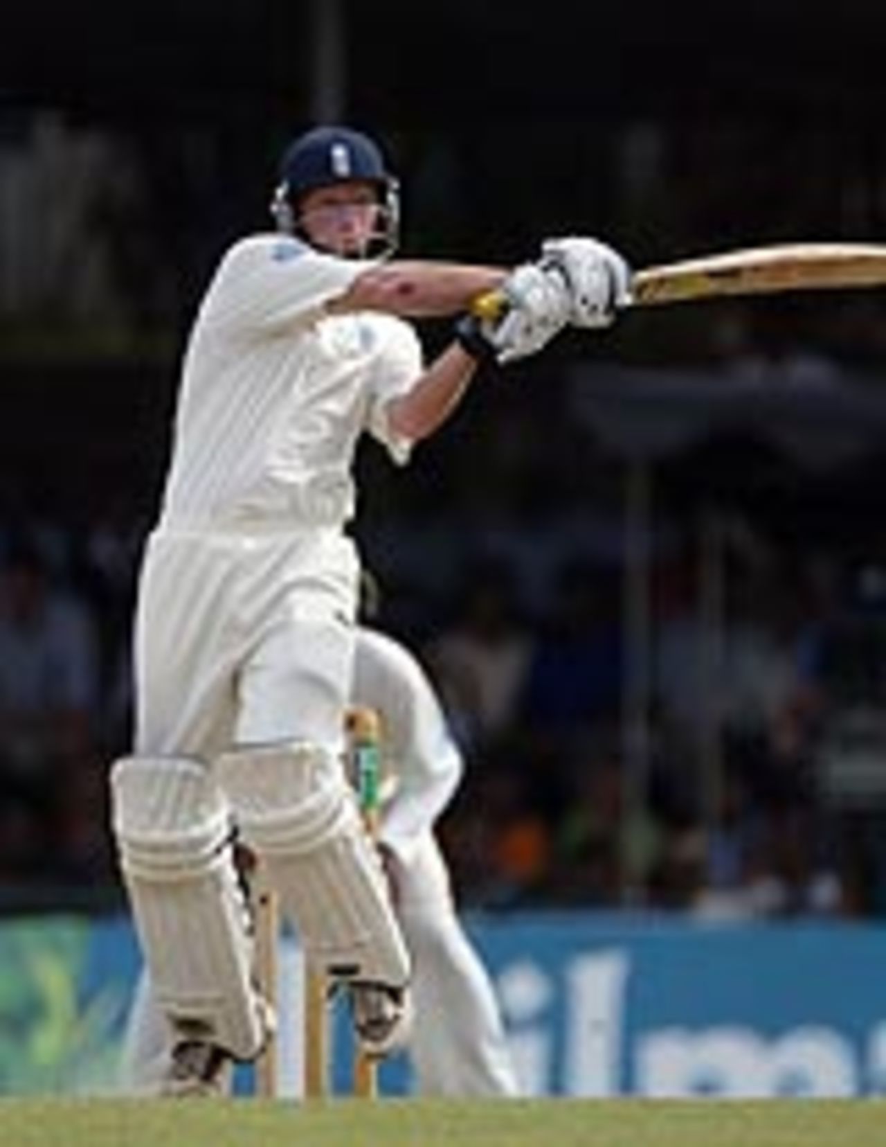 Gareth Batty goes on the attack in Kandy in the second Test