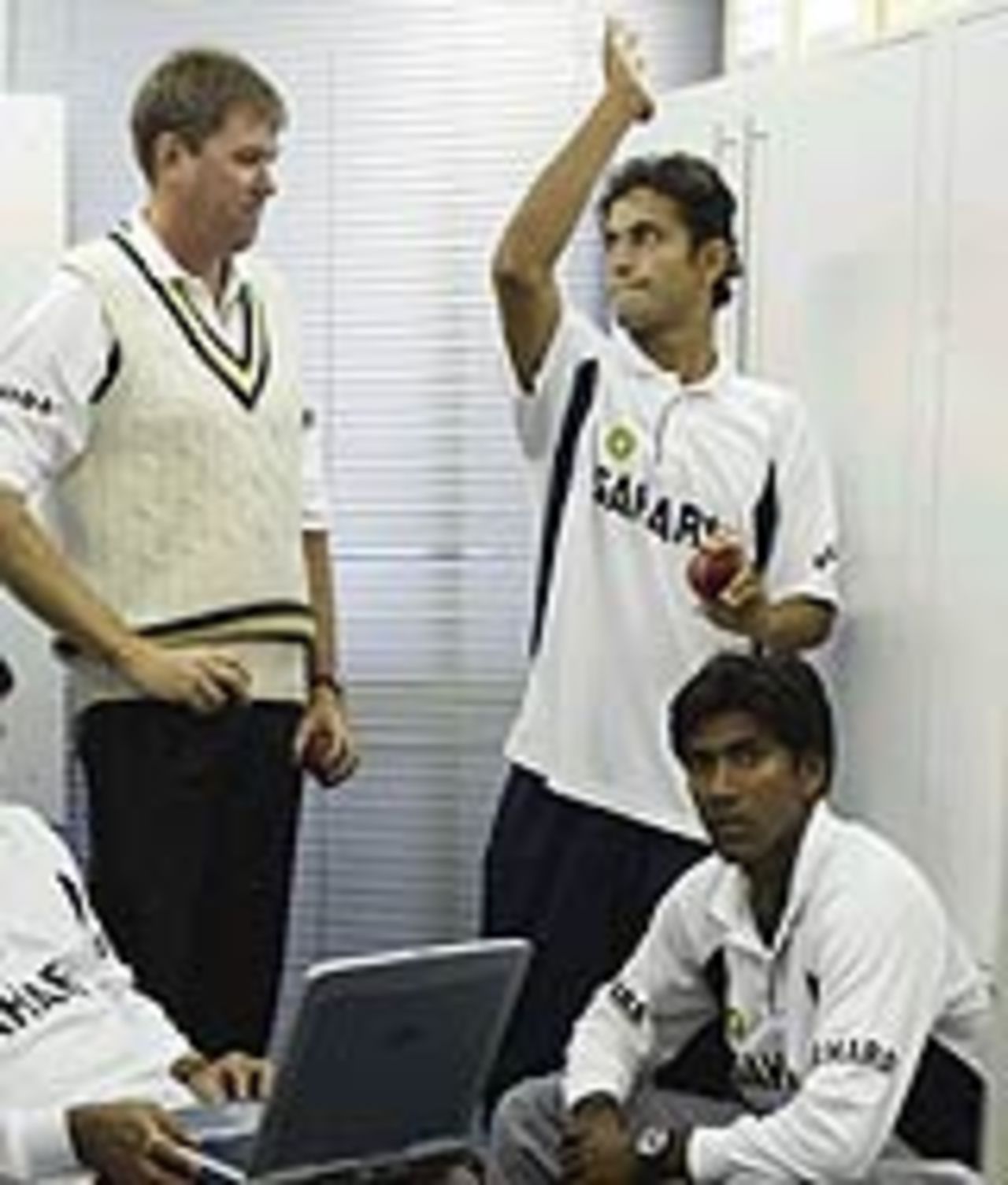 Bruce Reid telling Irfan Pathan and L Balaji about the tricks of the trade, at the nets in Hobart, December 18, 2003