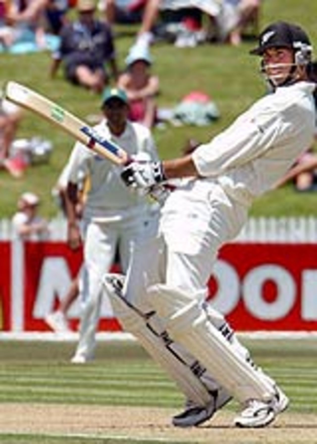 Stephen Fleming stands firm, New Zealand v Pakistan, 1st Test, Hamilton, 2nd day, December 20, 2003