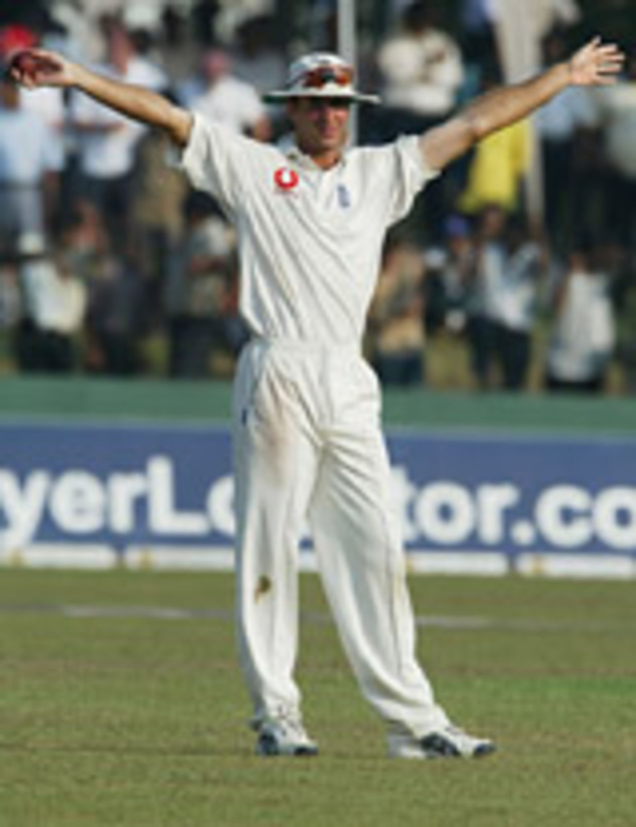 Michael Vaughan seeks inspiration as the match slips away from him, Sri Lanka v England, 3rd Test, Colombo, December 19, 2003