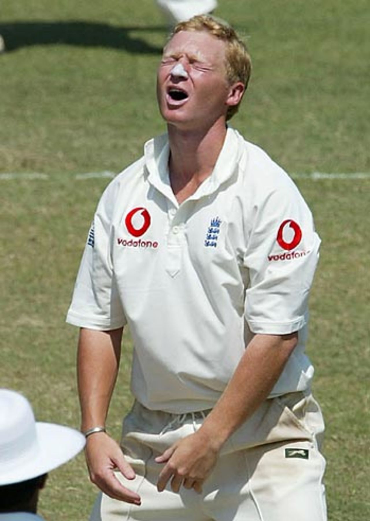 Gareth Batty can't believe his leg-before appeal against Mahela Jayawardene has been turned down - replays supported his view, Sri Lanka v England, 3rd Test, Colombo, December 20, 2003