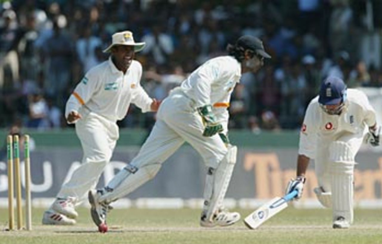 High and dry - Graham Thorpe is stumped by Kumar Sangakkara, Sri Lanka v England, 3rd Test, Colombo, December 21, 2003