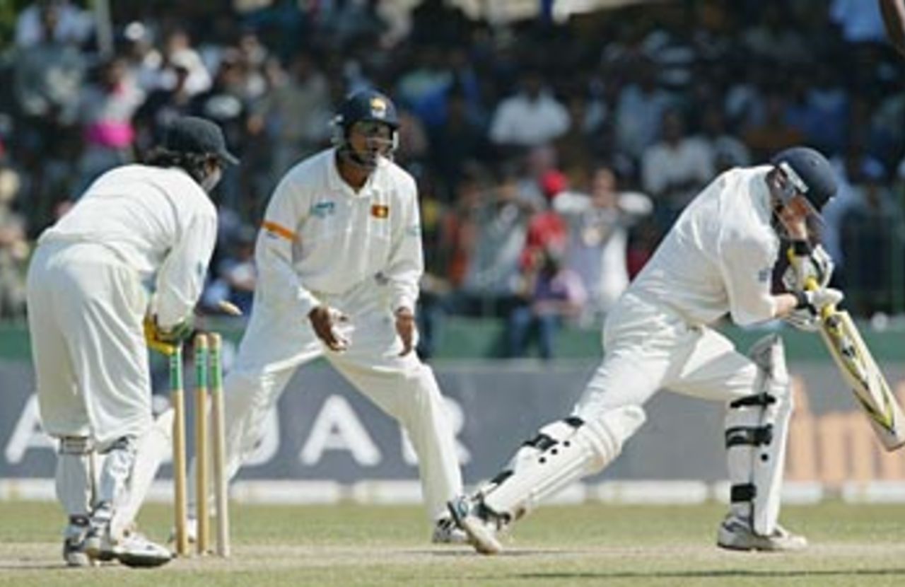 Kumar Sangakkara pulls off his second stumping in as many balls, Gareth Batty the victim, Sri Lanka v England, 3rd Test, Colombo, December 21, 2003