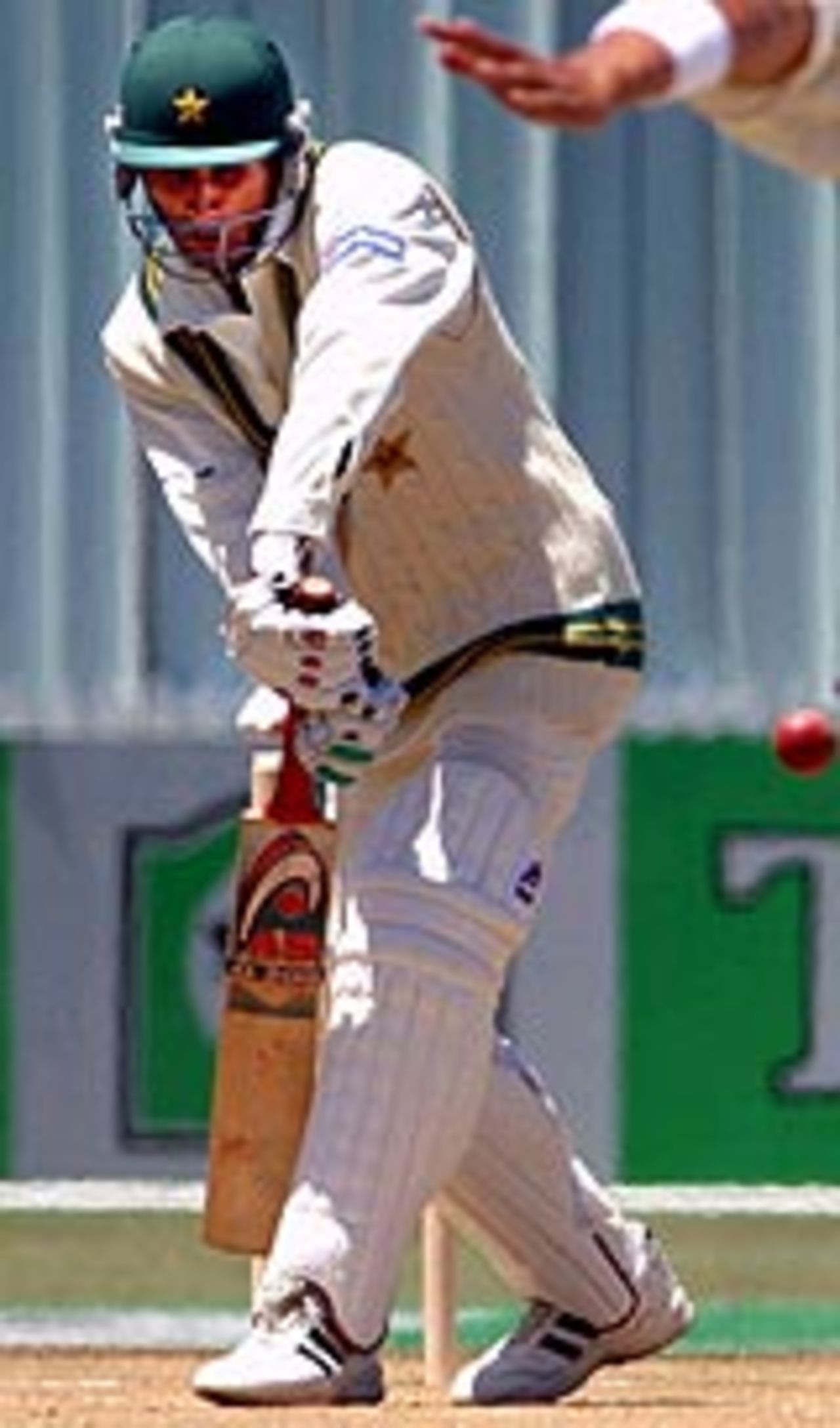 Abdul Razzaq defends, New Zealand v Pakistan, 1st Test, Hamilton, 4th day, December 22, 2003
