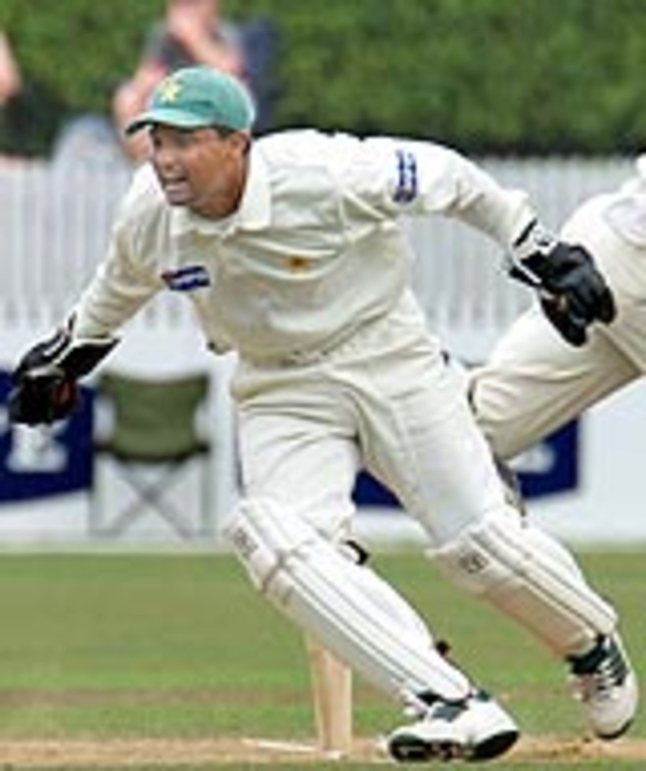 Moin Khan completes a run-out, as Craig McMillan is out, New Zealand v Pakistan, 1st Test, Hamilton, 5th day, December 23, 2003