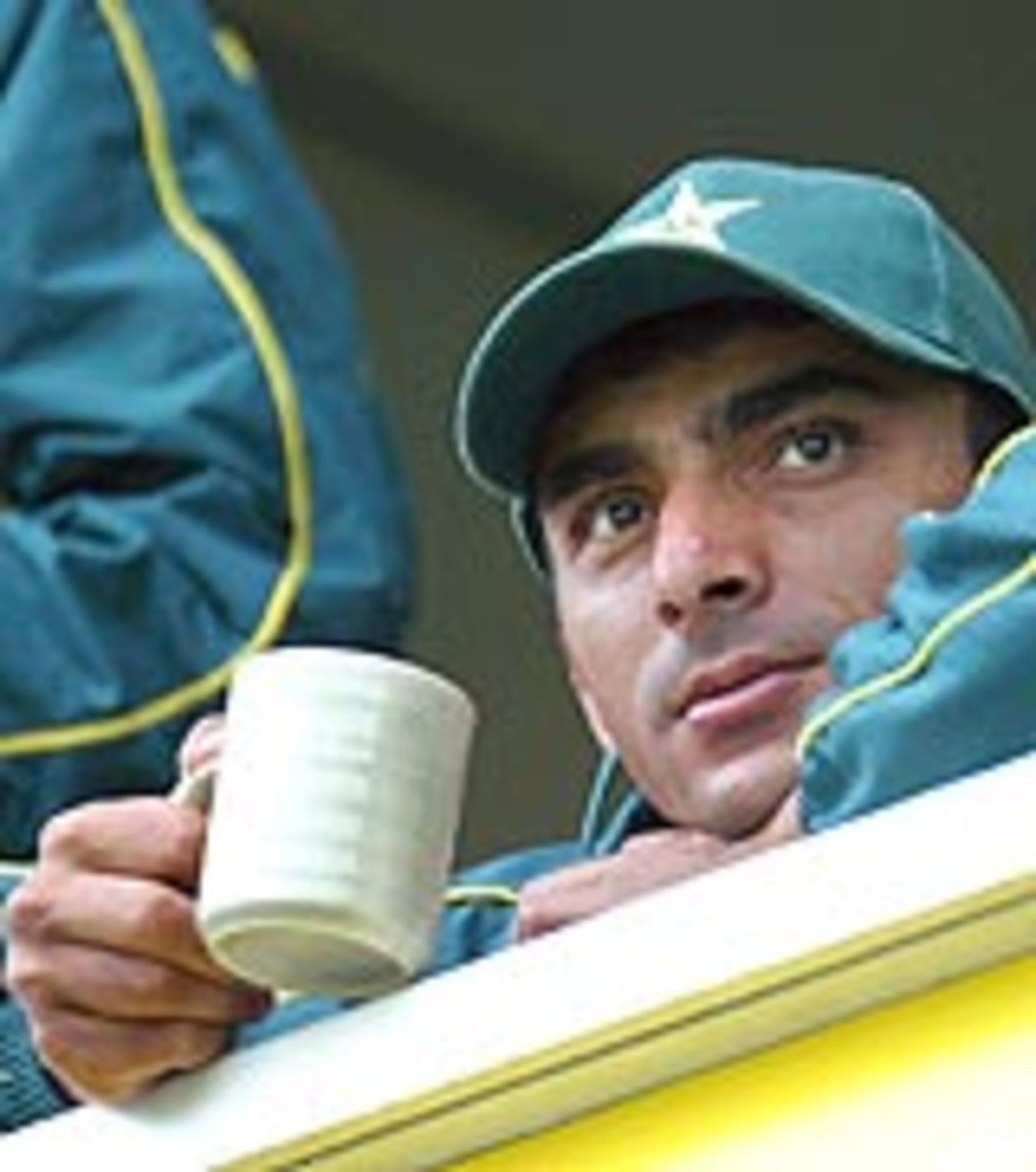 Yasir Hameed with a cup, New Zealand v Pakistan, 1st Test, Hamilton, 5th day, December 23, 2003