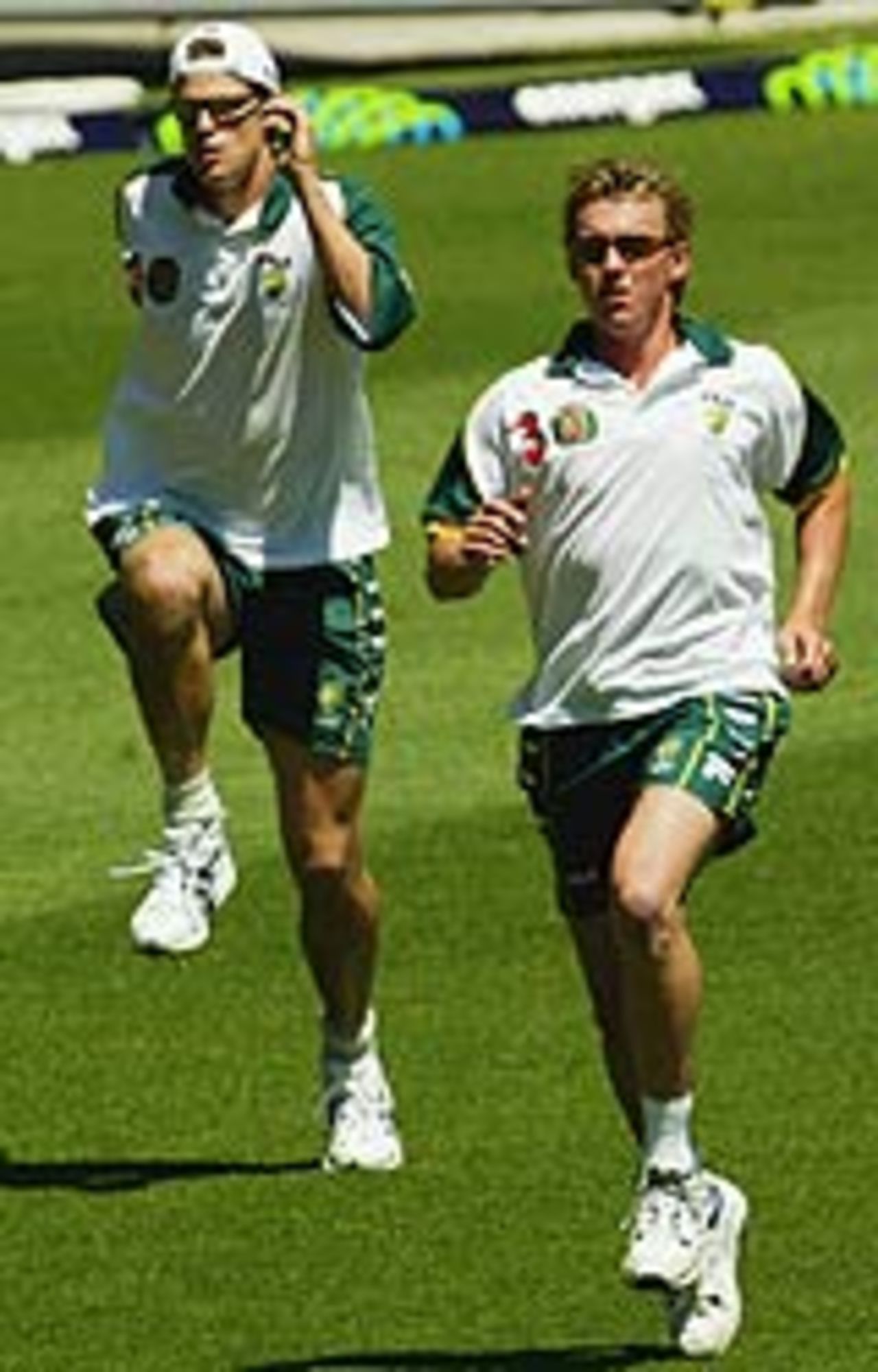 Brett Lee and Nathan Bracken run in practice (though not in theory?), Melbourne, December 24, 2003