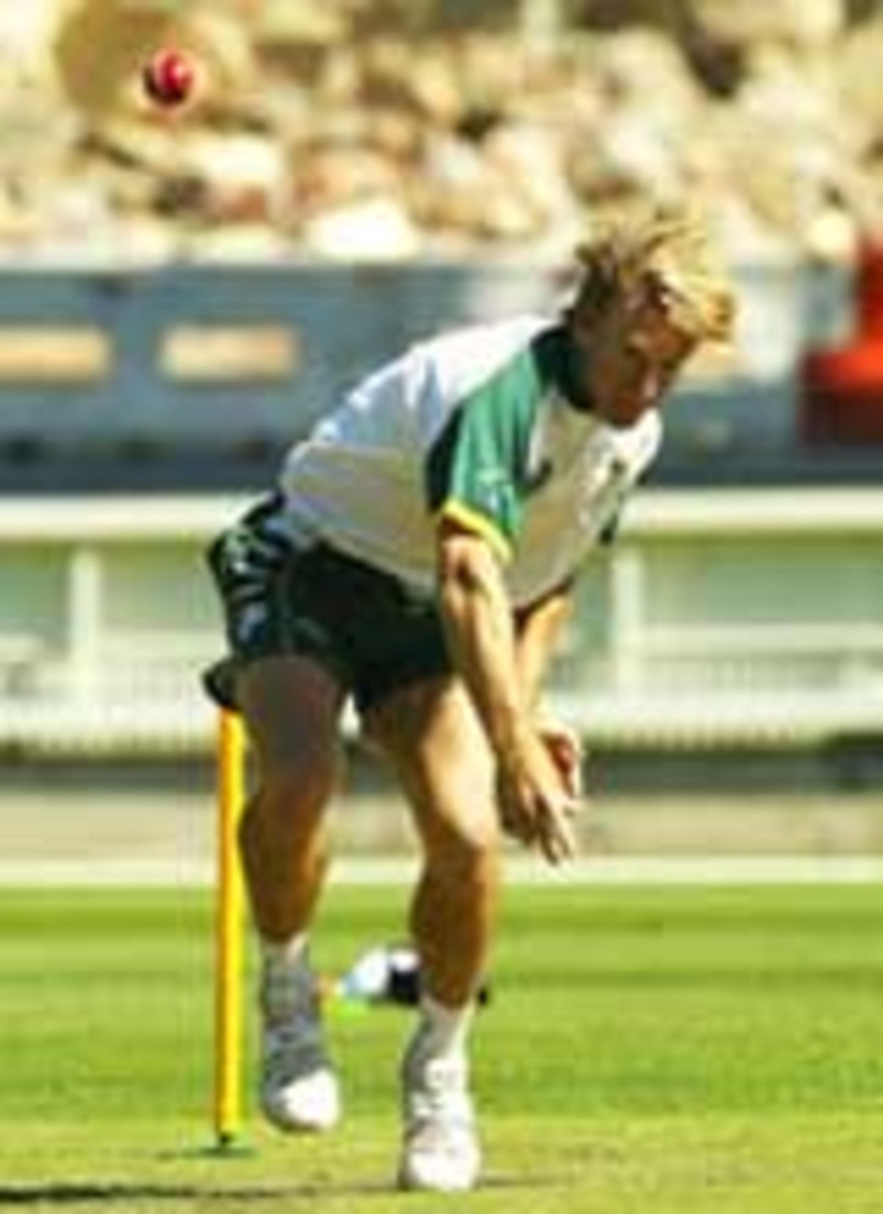Andy Bichel in action during training, Melbourne, December 25, 2003