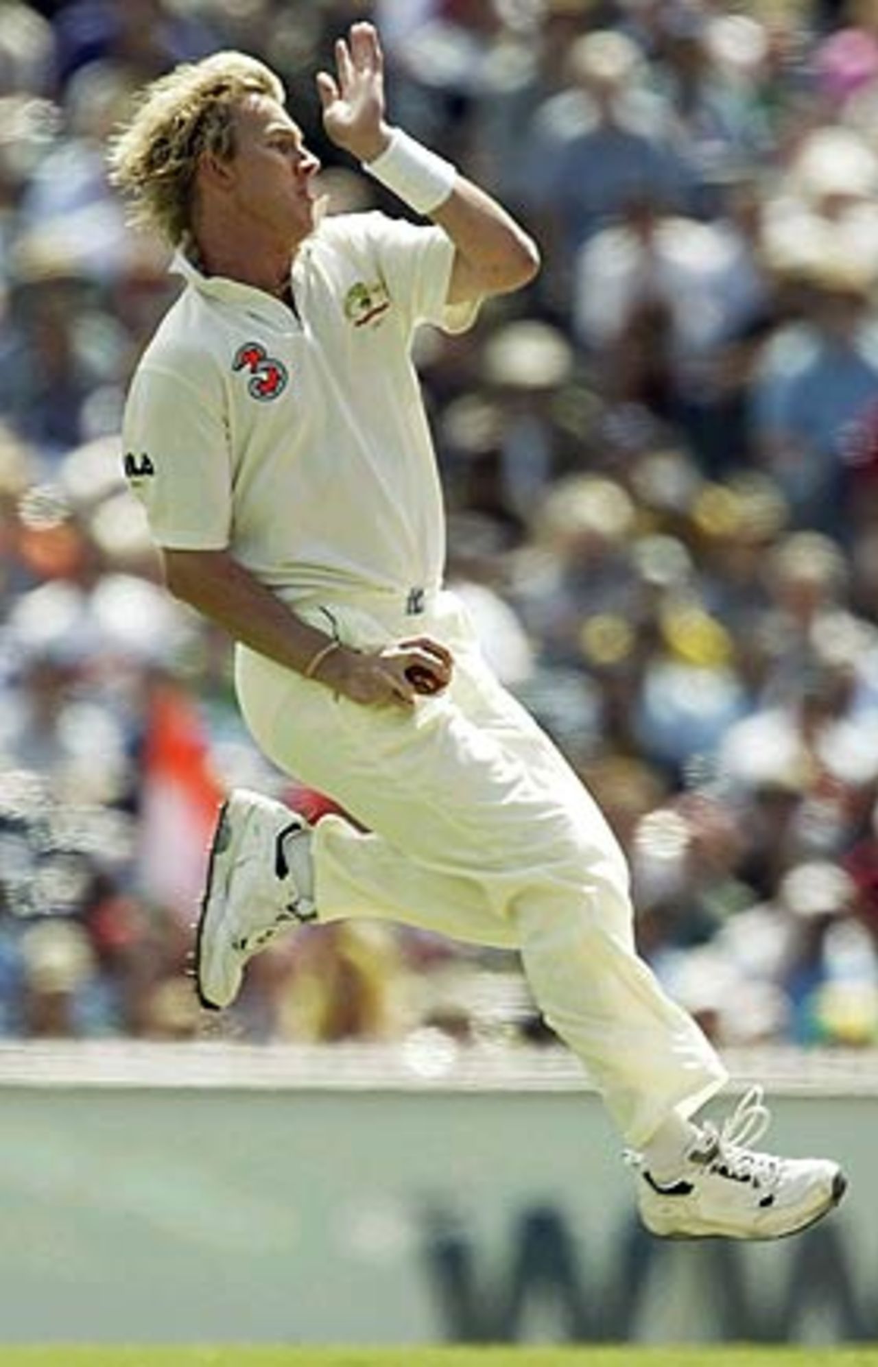 Brett Lee was all pumped up in his return to Test cricket, Australia v India, 3rd Test, Melbourne, 1st day, December 26, 2003