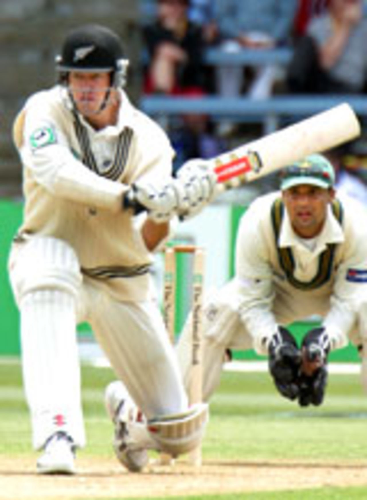Jacob Oram is about to sweep, New Zealand v Pakistan, 2nd Test, Wellington, 2nd day, December 27, 2003