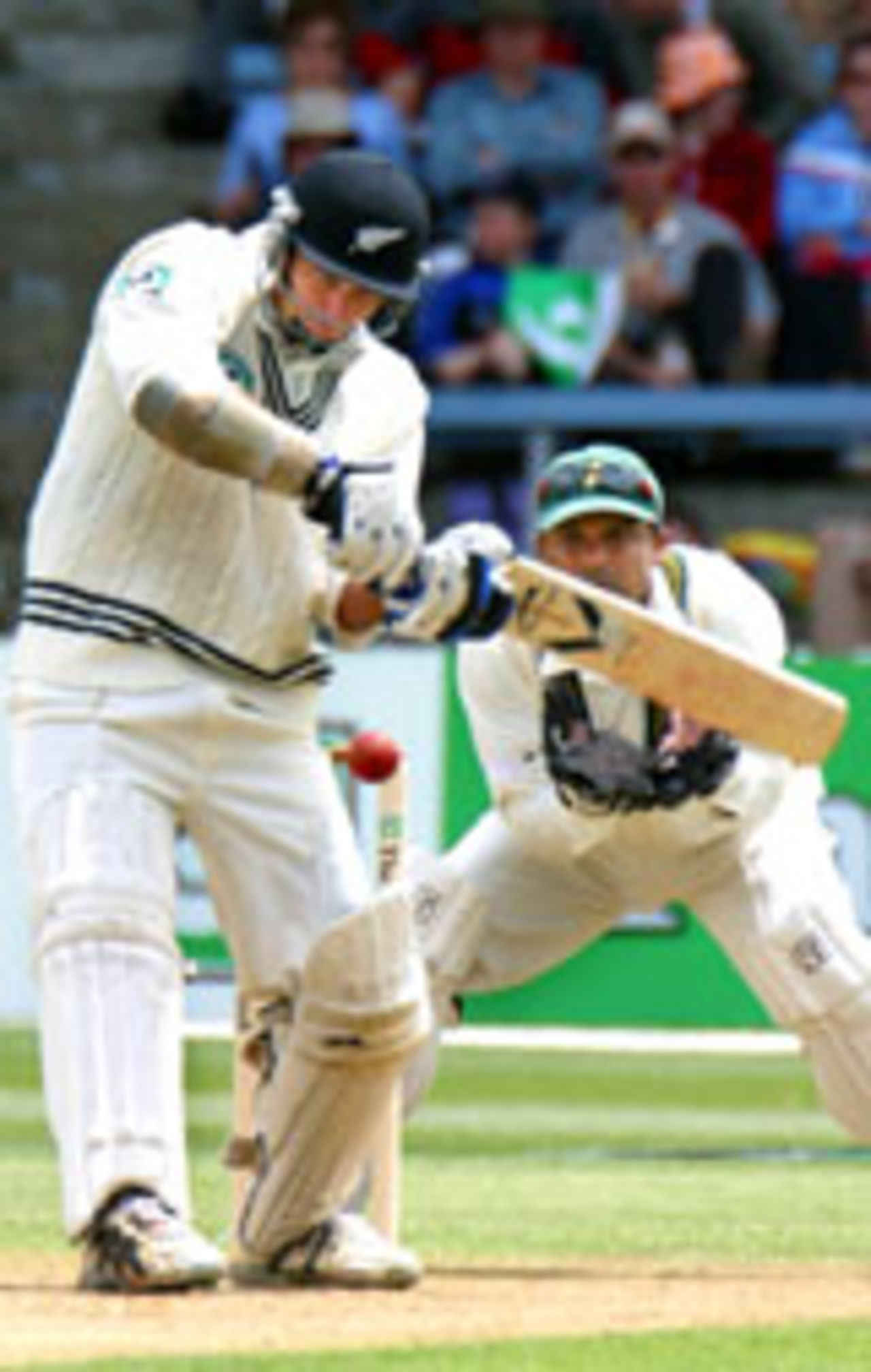 Mark Richardson during his innings of 82, New Zealand v Pakistan, 2nd Test, Wellington, 2nd day, December 27, 2003