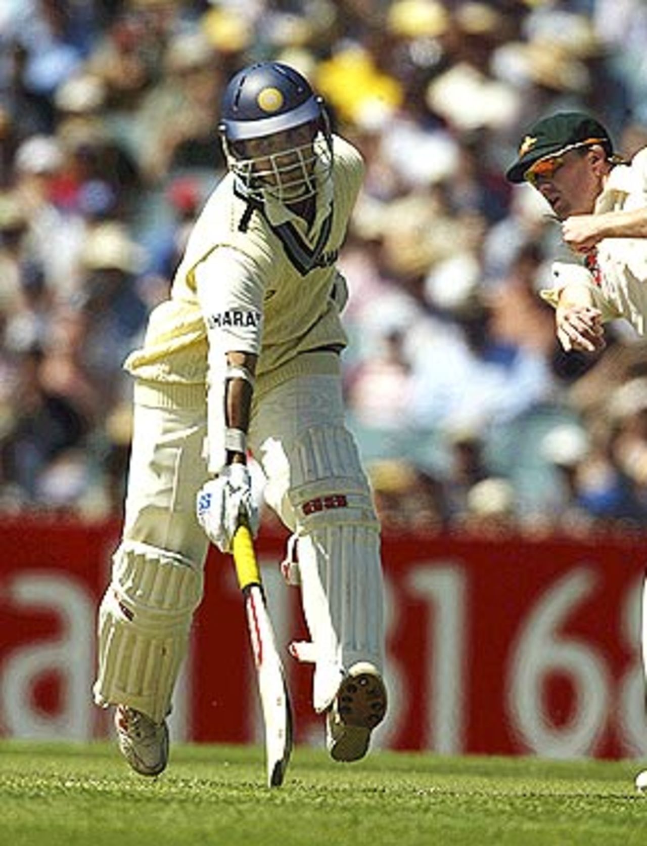 Sourav Ganguly makes his ground as Brad Williams attempts a run-out, Australia v India, 3rd Test, Melbourne, 2nd day, December 27, 2003