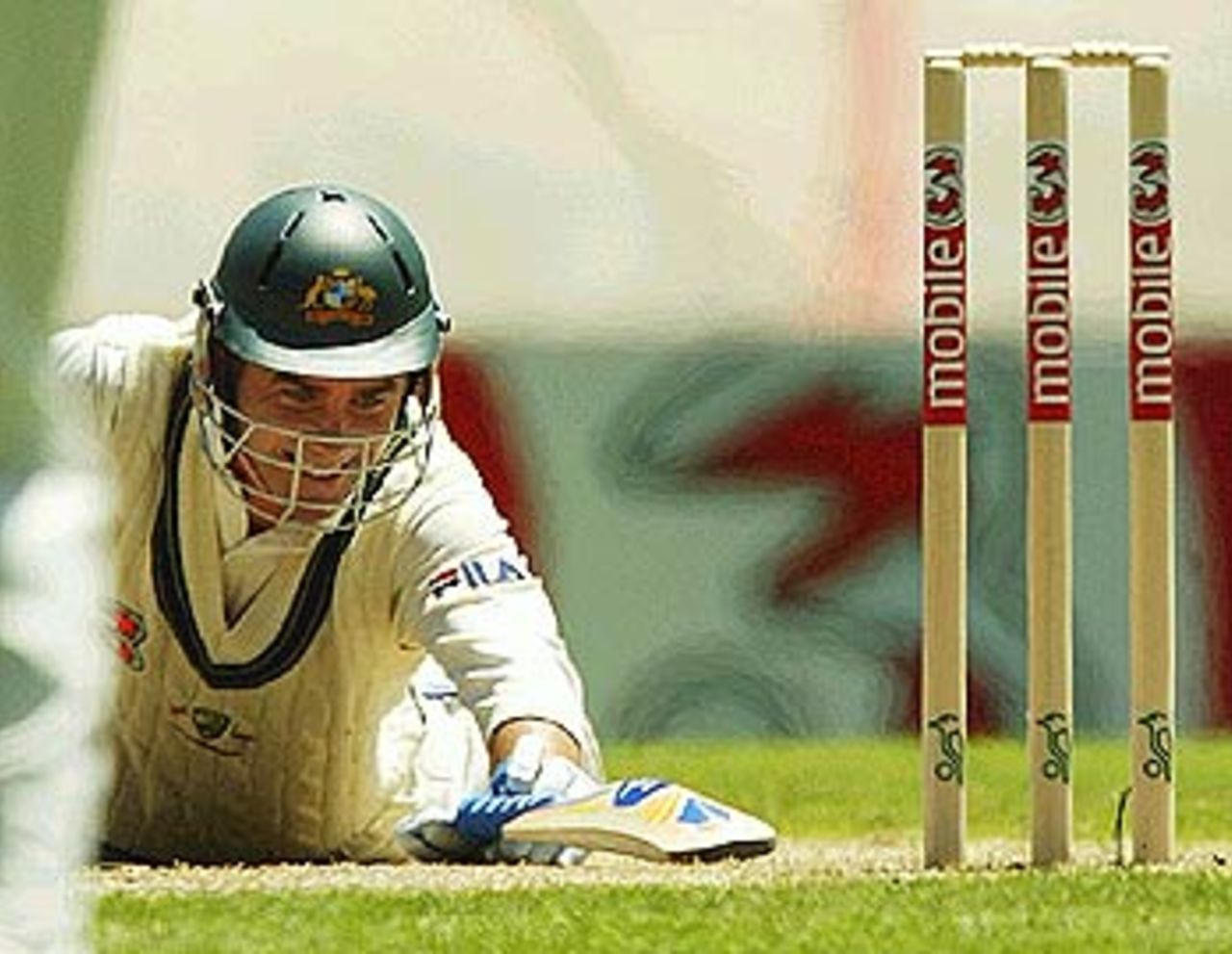 Justin Langer thinks of something funny as he makes his ground, Australia v India, 3rd Test, Melbourne, 2nd day, December 27, 2003