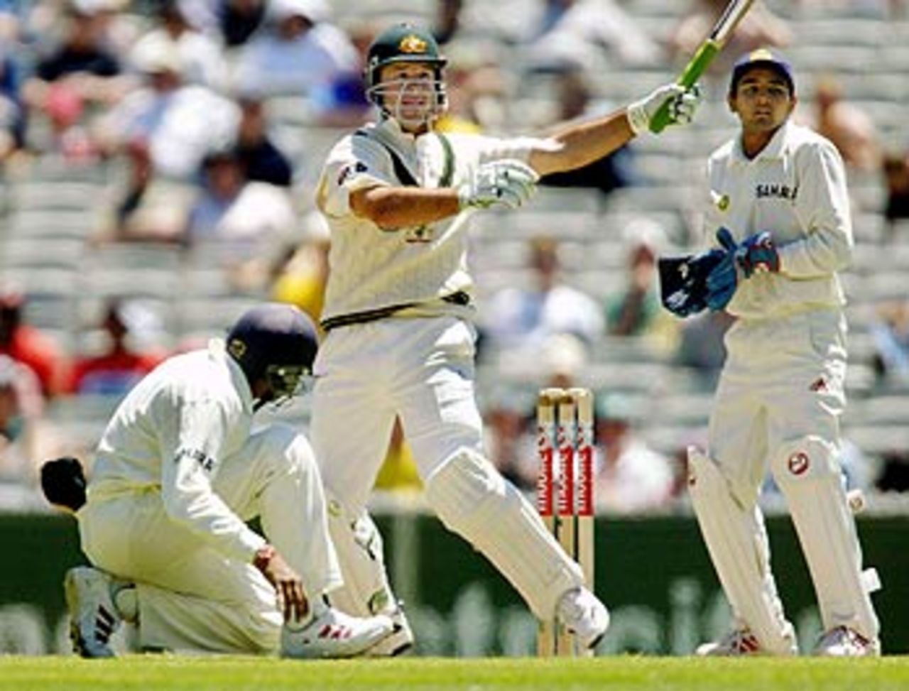 One hand is enough, boys. Ricky Ponting shows Akash Chopra and Parthiv Patel how it's done, 3rd Test, Melbourne, 2nd day, December 27, 2003
