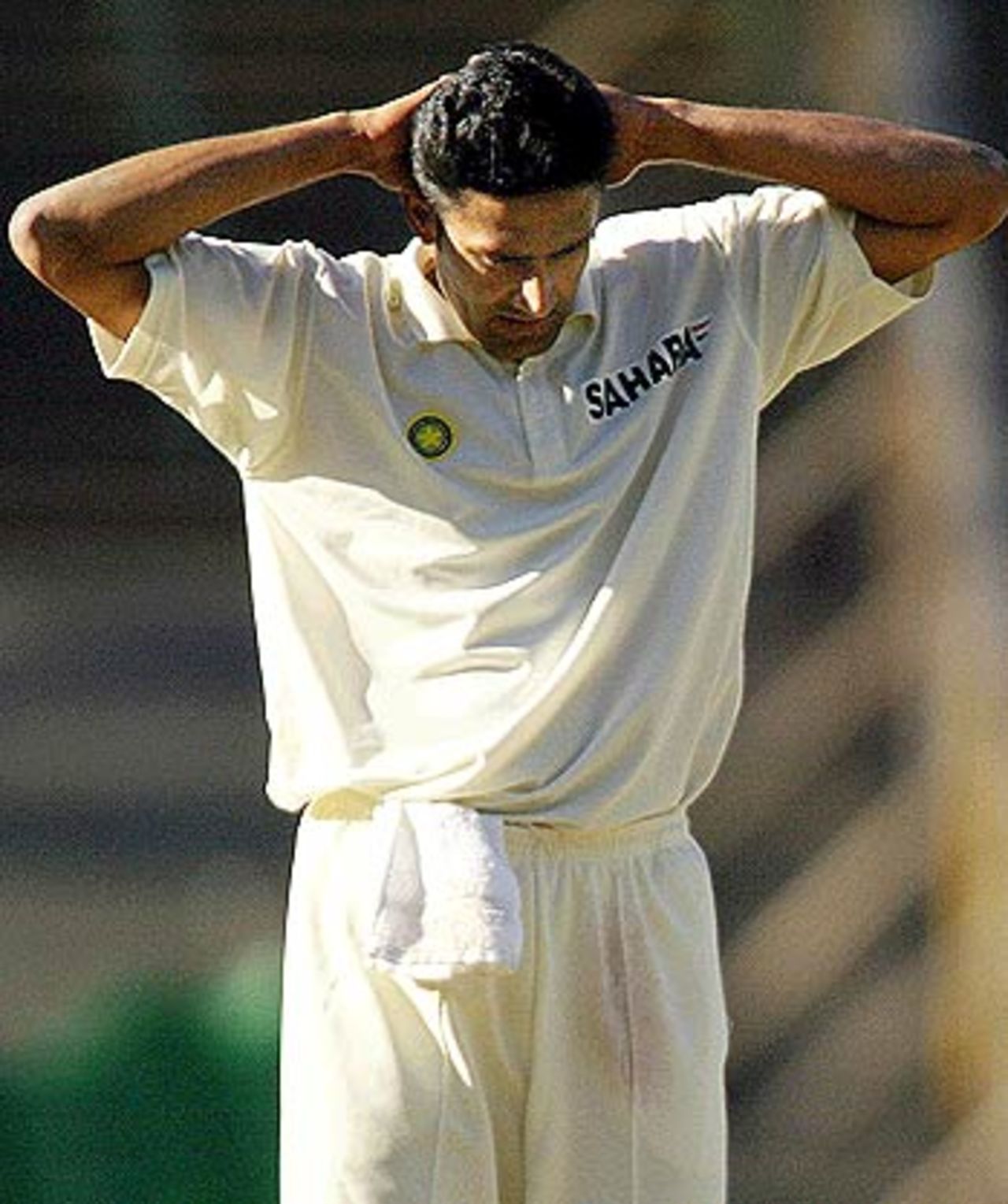 Anil Kumble looks dejected, 3rd Test, Melbourne, 2nd day, December 27, 2003