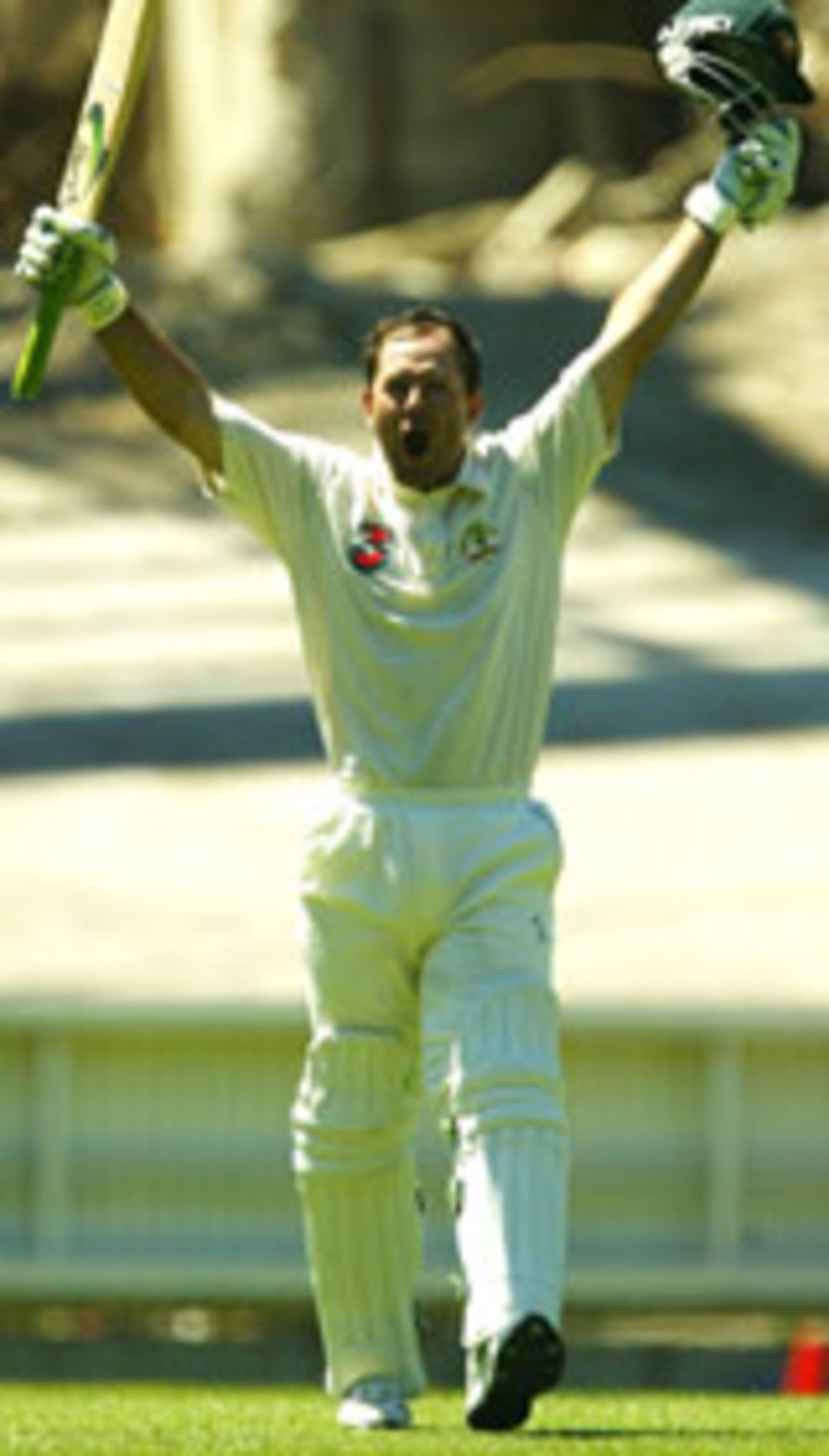 Ricky Ponting acknowledges the applause for his double-century, 3rd Test, Melbourne, 3rd day, December 28, 2003