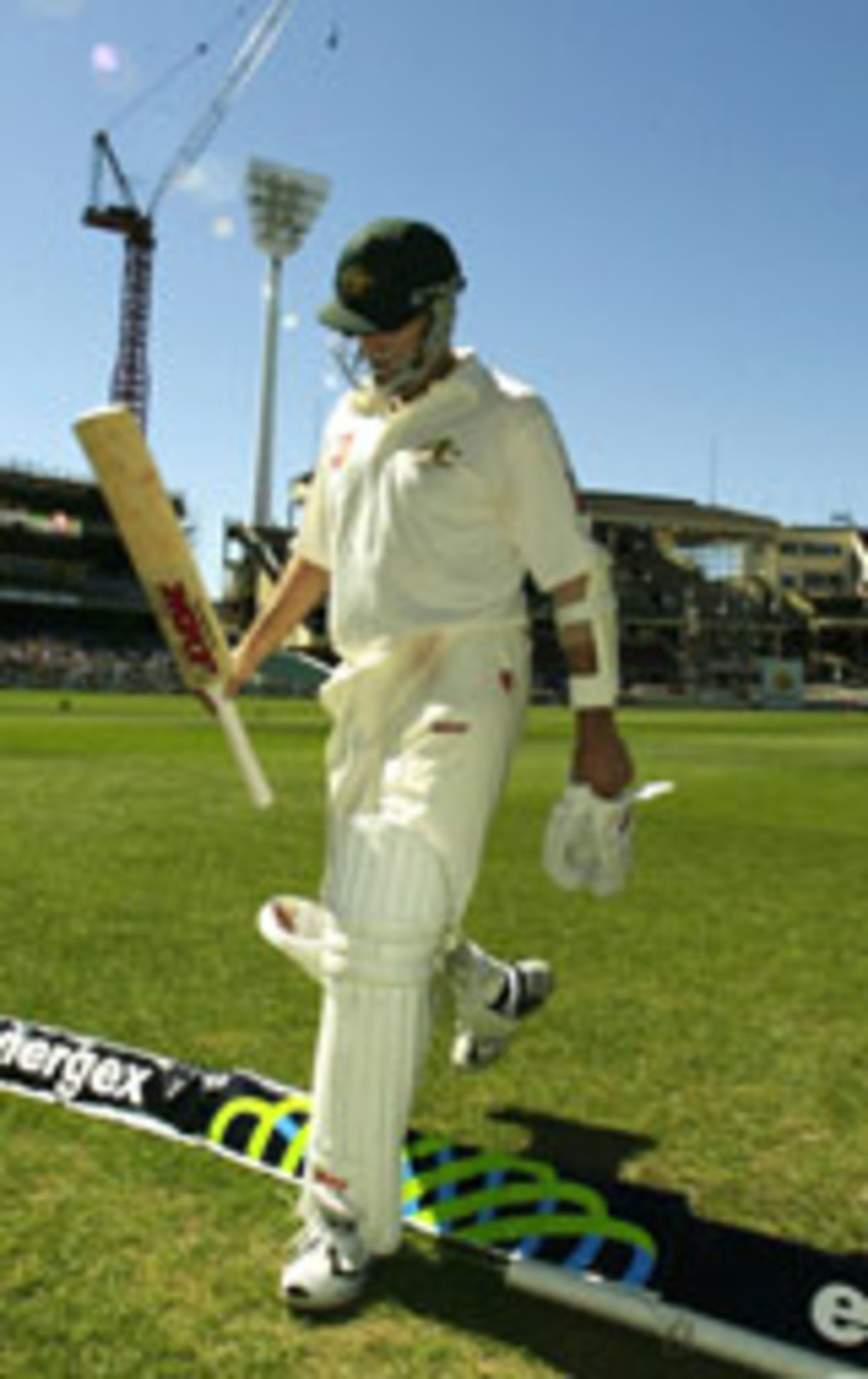 Steve Waugh walks across the boundary after being dismissed, 3rd Test, Melbourne, 3rd day, December 28, 2003