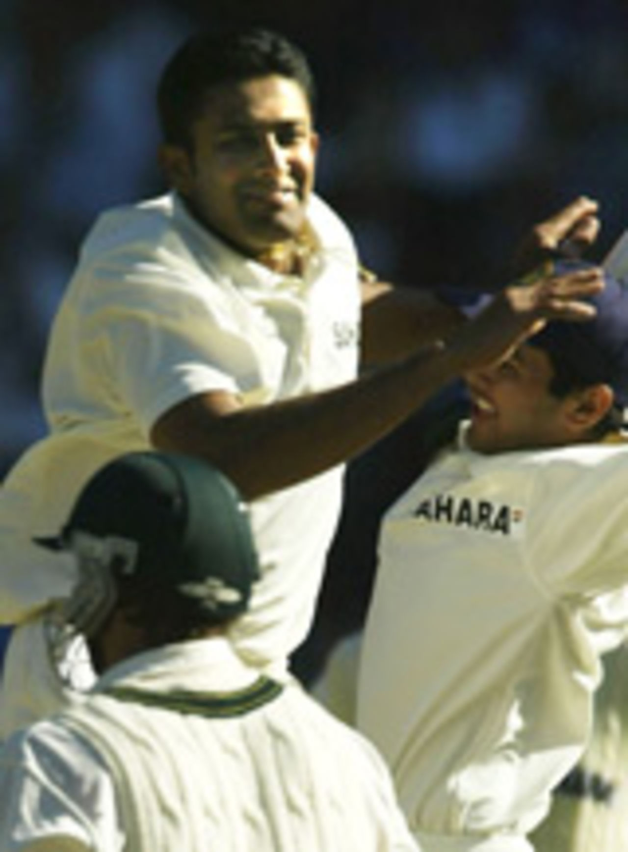 Anil Kumble is gleeful after dismissing Matthew Hayden, 3rd Test, Melbourne, 2nd day, December 27, 2003