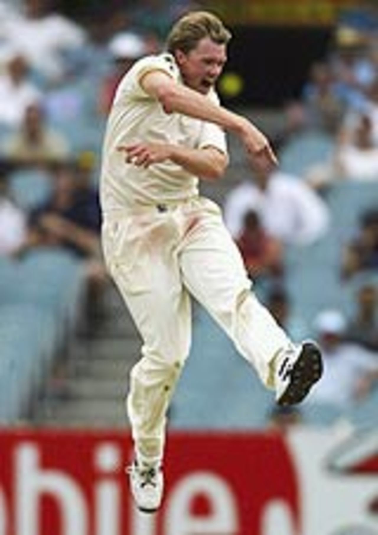 Brad Williams celebrates after getting rid of Zaheer Khan, Australia v India, 3rd Test, Melbourne, 4th day, December 29, 2003