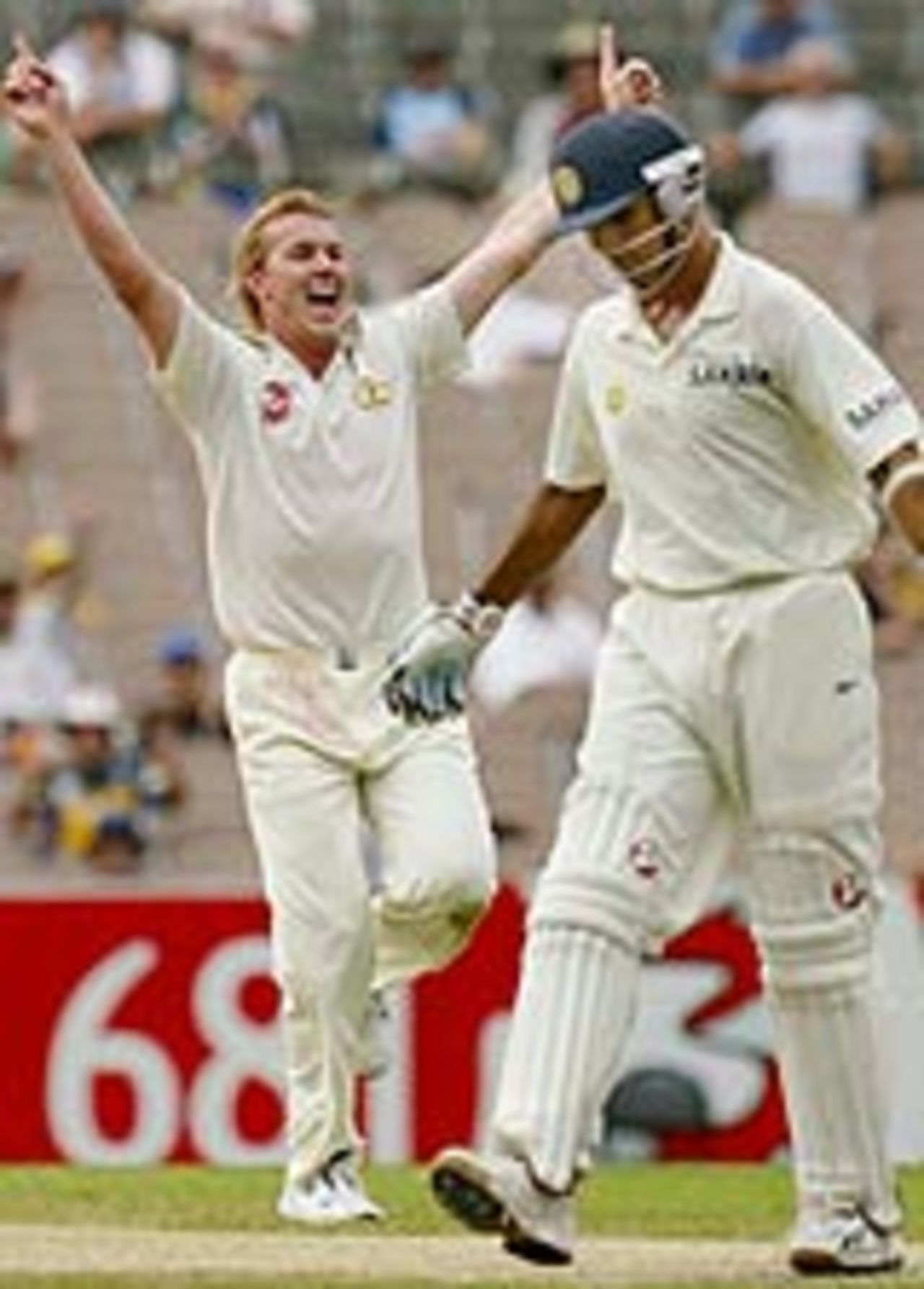 Brett Lee dismisses Rahul Dravid for 92, Australia v India, 3rd Test, Melbourne, 4th day, December 29, 2003
