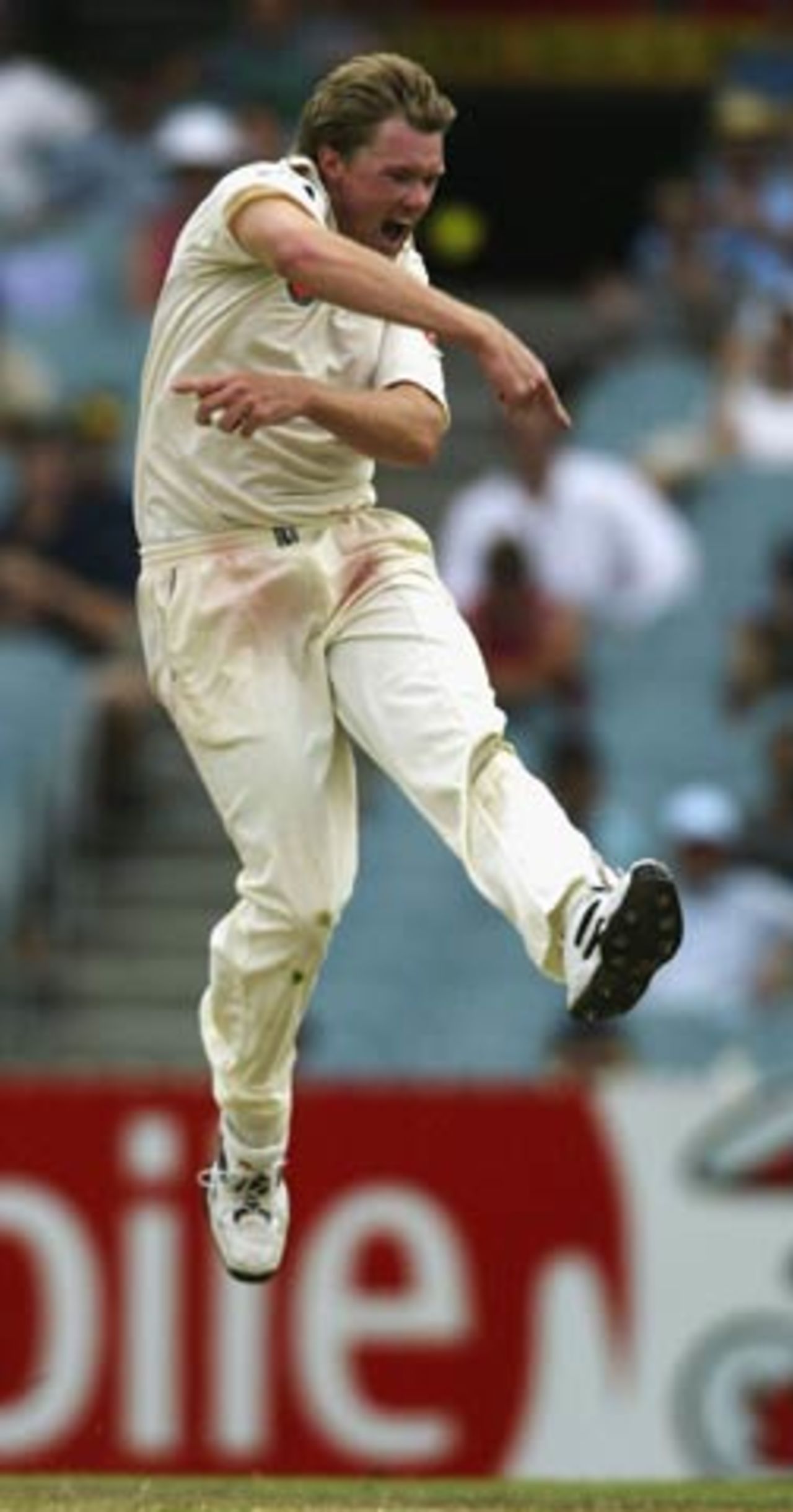 Brad Williams had plenty of reason to jump for joy, Australia v India, 3rd Test, Melbourne, 4th day, December 29, 2003