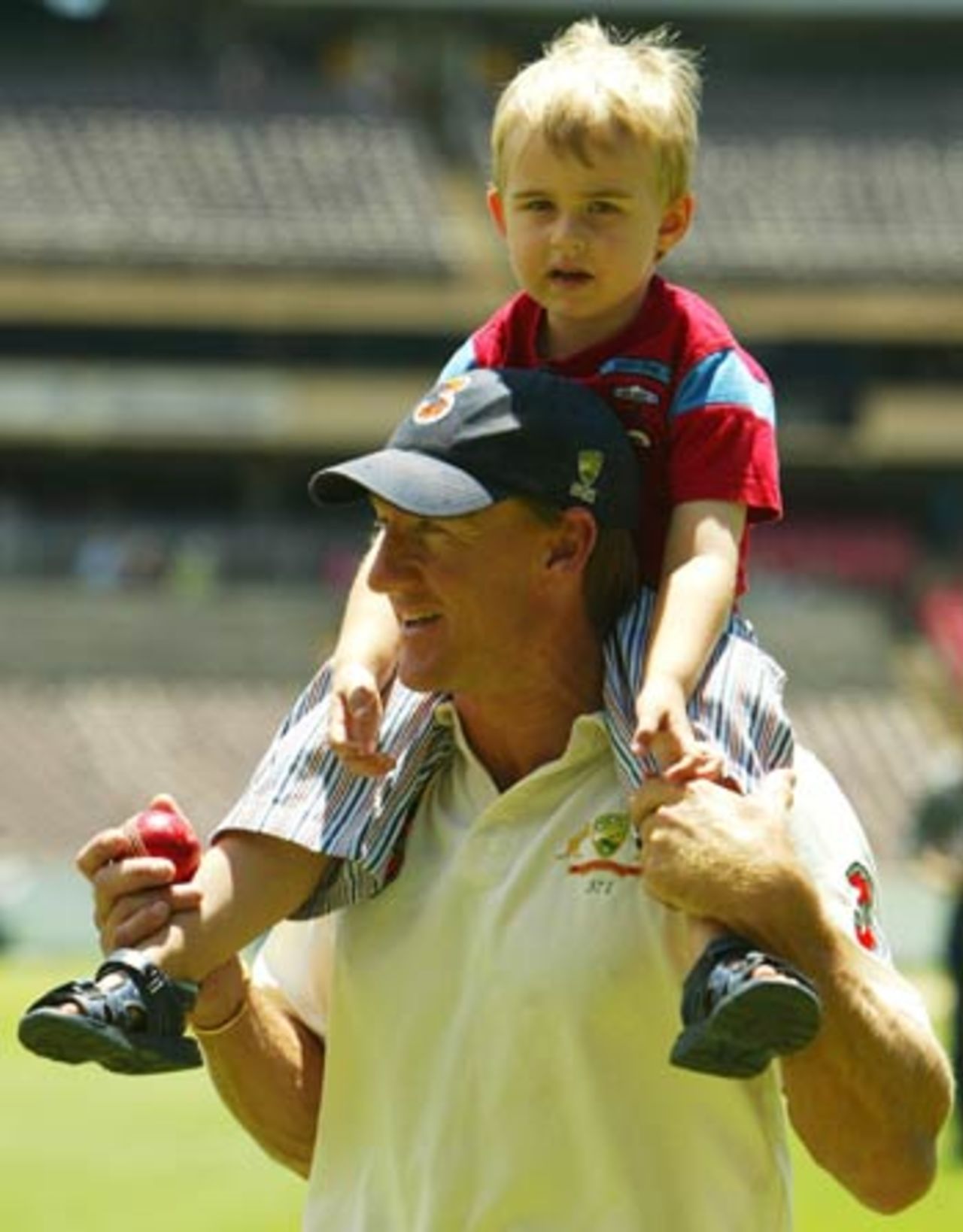 Andy Bichel shared the joy of winning with Keegan, his young son, Australia v India, 3rd Test, Melbourne, 5th day, December 30, 2003