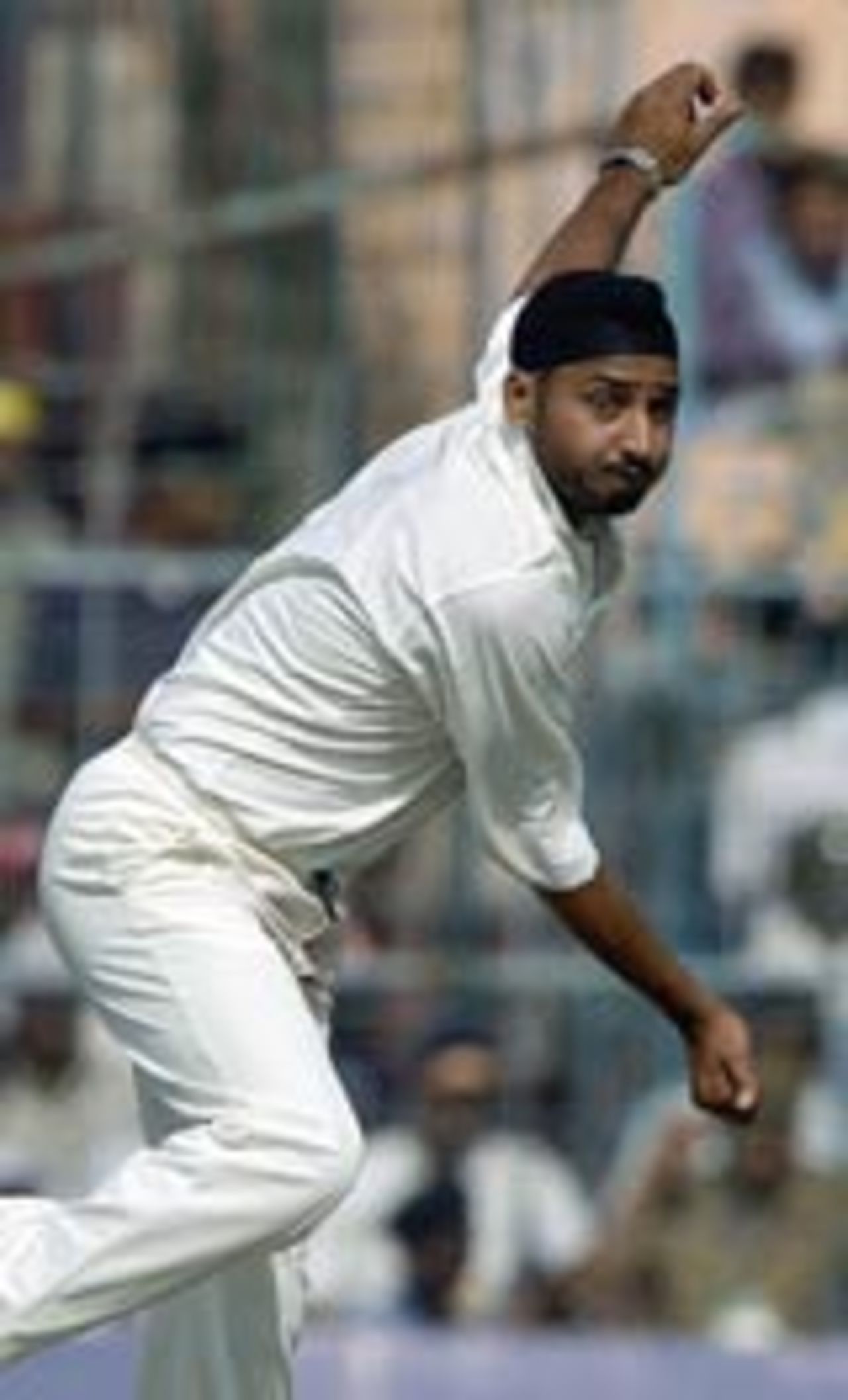 Harbhajan Singh gives it a big rip, India v South Africa, fifth day, second Test, Kolkata, December 2 2004