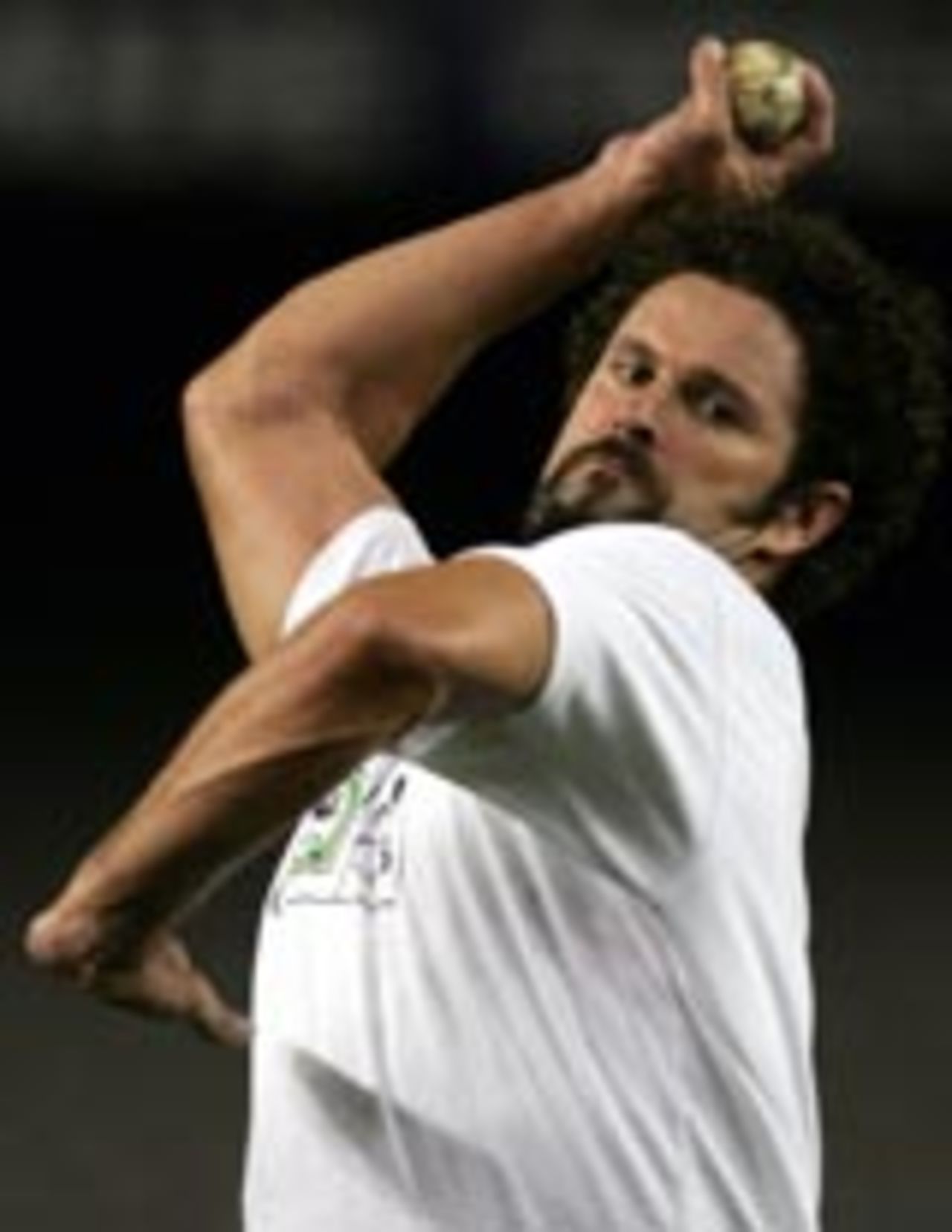 Chris Cairns bowling during warm-up, December 4, 2004