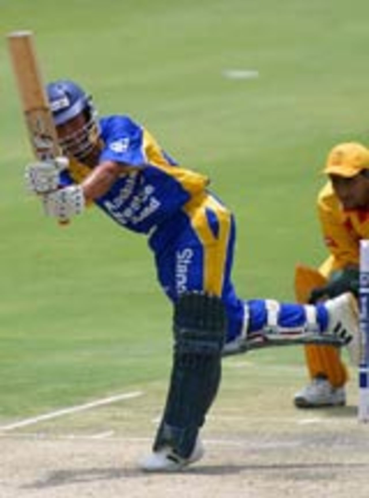 Henry Davids gives it a thump, Standard Bank Cup, December 5 2004