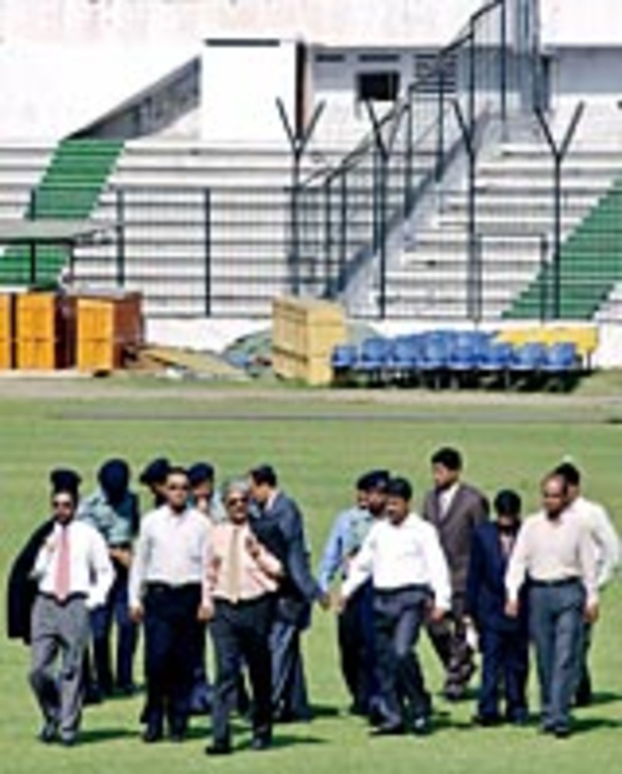 Indian and Bangladeshi officials inspect security at Dhaka's Bangabandhu National Stadium, December 7, 2004