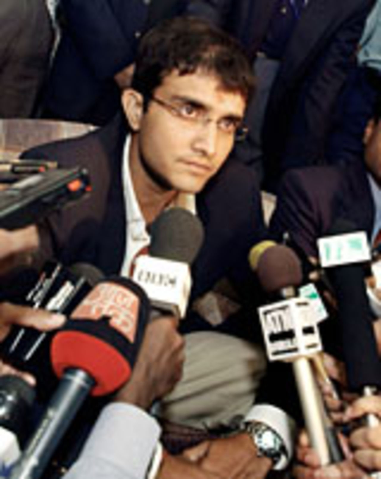 Sourav Ganguly faces questions on his arrival in Dhaka, December 8 2004